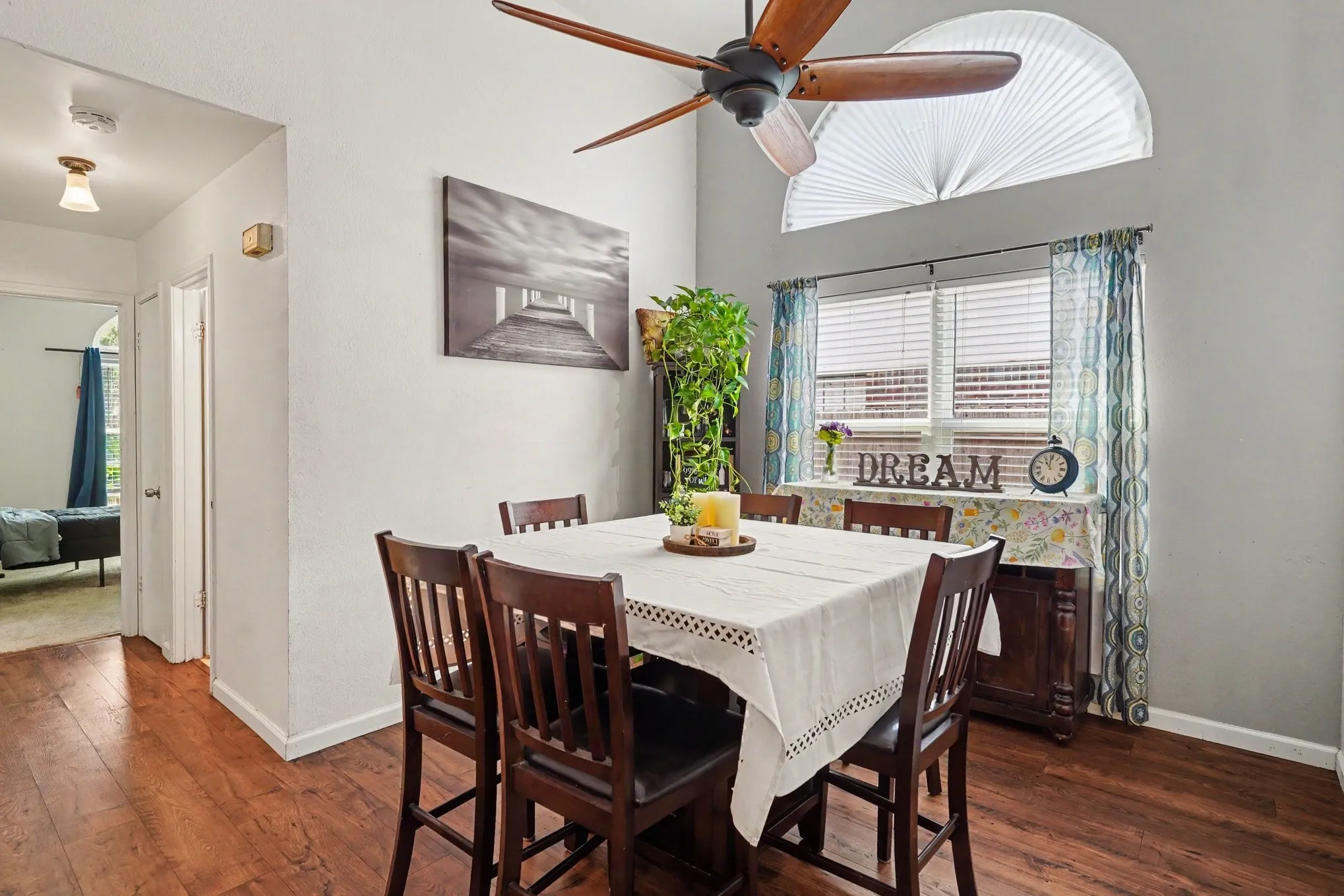 Single Family Residence For Sale in Tarrant County , 7949 Waterside Trail, Fort Worth, Texas 76137, 3 Bedroom, 2 Bathroom, 2 Garage spaces, 1,486 Sqft, built in 1987, mls#21312099, Real Estate Agent in Fort Worth, Homes For Sale in Tarrant county, Homes For Sale in Fort Worth, Realtor in Fort Worth Texas, Real Estate Brokerage Independent Realty Texas, Luminita Cordes Realtor