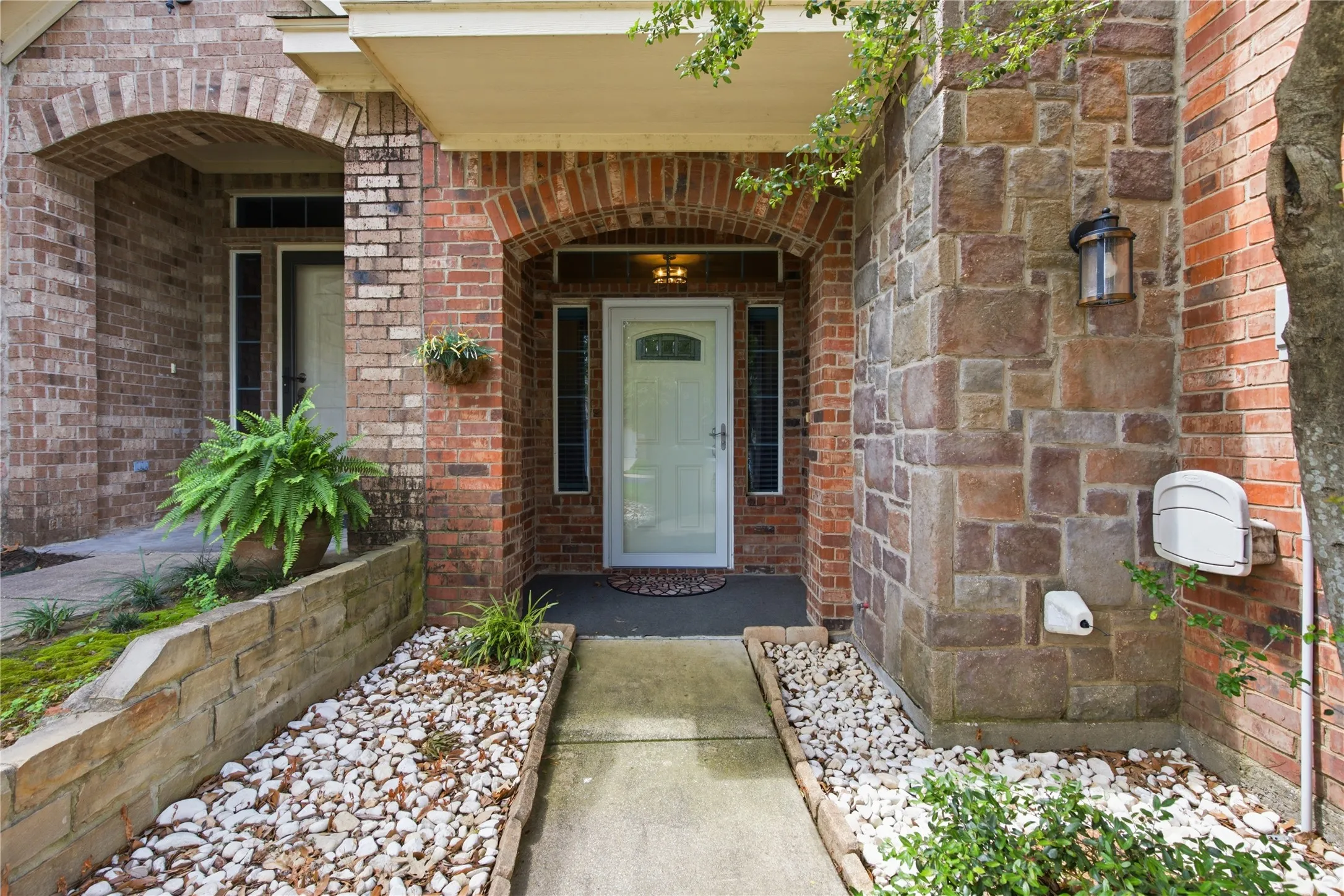 Townhouse For Sale in Wise County , 287 Emma Call Court, Decatur, Texas 76234, 3 Bedroom, 3 Bathroom, 2 Garage spaces, 1,816 Sqft, built in 2007, mls#21312087, Real Estate Agent in Decatur, Homes For Sale in Wise county, Homes For Sale in Decatur, Realtor in Decatur Texas, Real Estate Brokerage Independent Realty Texas, Luminita Cordes Realtor