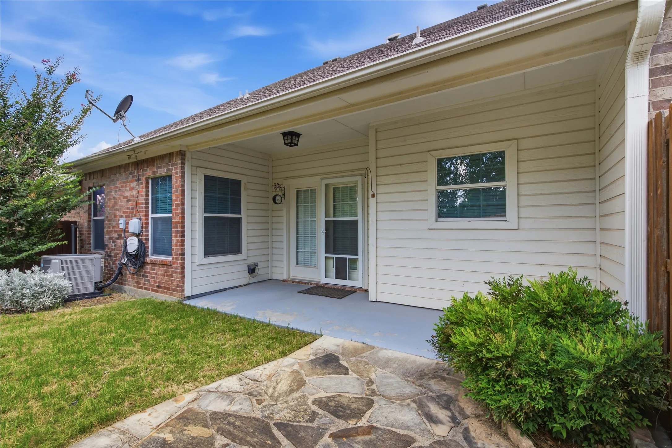 Townhouse For Sale in Wise County , 287 Emma Call Court, Decatur, Texas 76234, 3 Bedroom, 3 Bathroom, 2 Garage spaces, 1,816 Sqft, built in 2007, mls#21312087, Real Estate Agent in Decatur, Homes For Sale in Wise county, Homes For Sale in Decatur, Realtor in Decatur Texas, Real Estate Brokerage Independent Realty Texas, Luminita Cordes Realtor