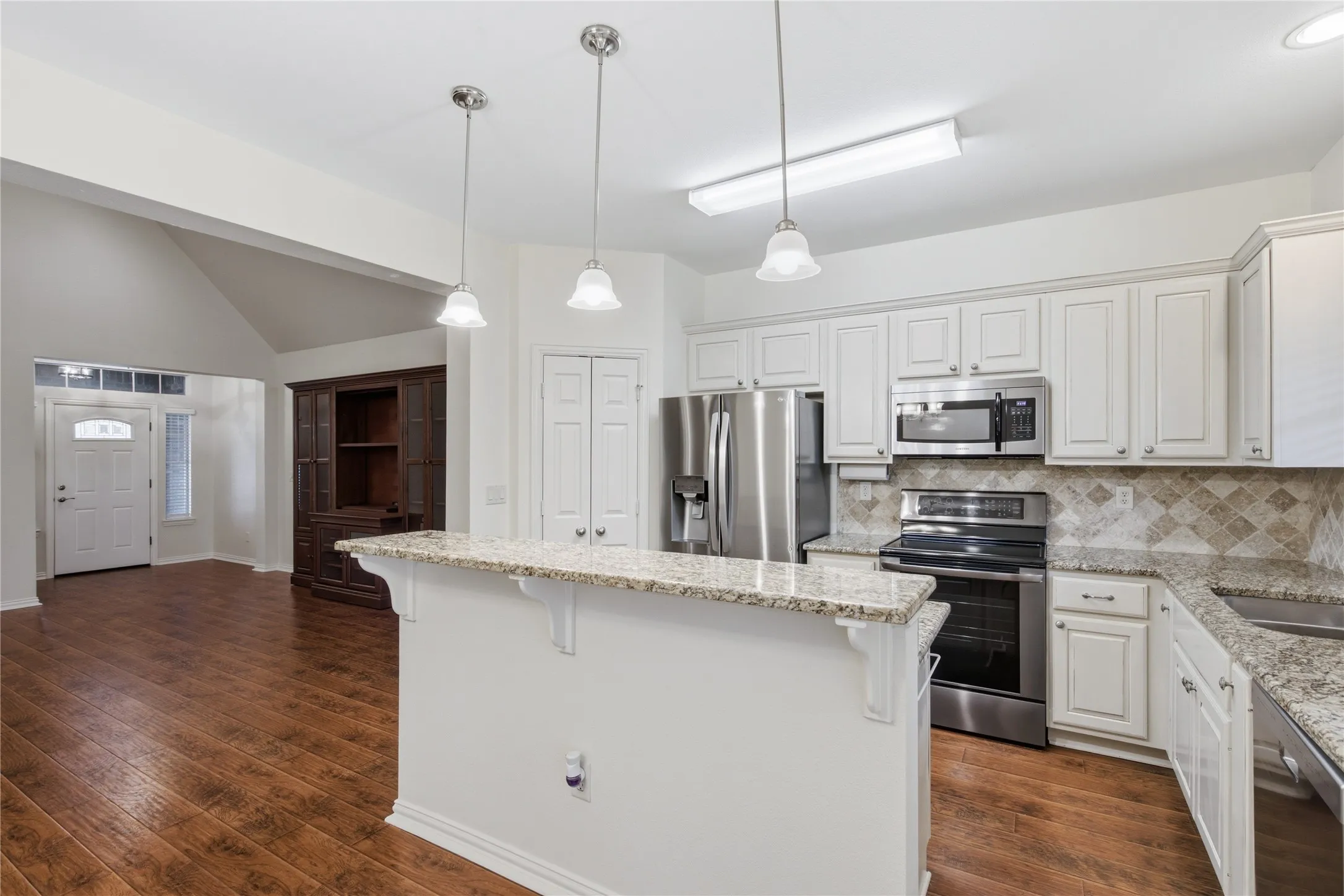 Townhouse For Sale in Wise County , 287 Emma Call Court, Decatur, Texas 76234, 3 Bedroom, 3 Bathroom, 2 Garage spaces, 1,816 Sqft, built in 2007, mls#21312087, Real Estate Agent in Decatur, Homes For Sale in Wise county, Homes For Sale in Decatur, Realtor in Decatur Texas, Real Estate Brokerage Independent Realty Texas, Luminita Cordes Realtor