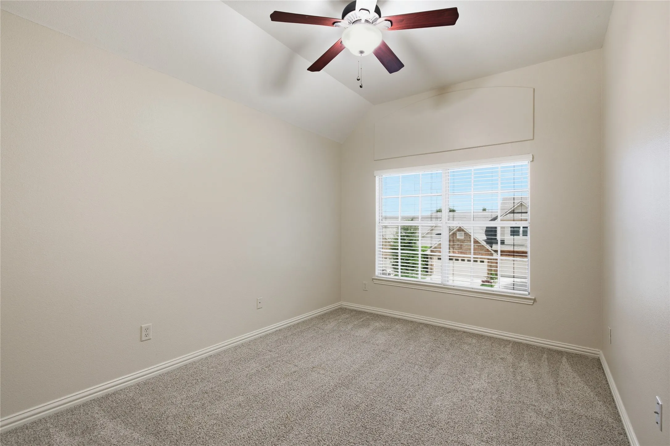 Townhouse For Sale in Wise County , 287 Emma Call Court, Decatur, Texas 76234, 3 Bedroom, 3 Bathroom, 2 Garage spaces, 1,816 Sqft, built in 2007, mls#21312087, Real Estate Agent in Decatur, Homes For Sale in Wise county, Homes For Sale in Decatur, Realtor in Decatur Texas, Real Estate Brokerage Independent Realty Texas, Luminita Cordes Realtor