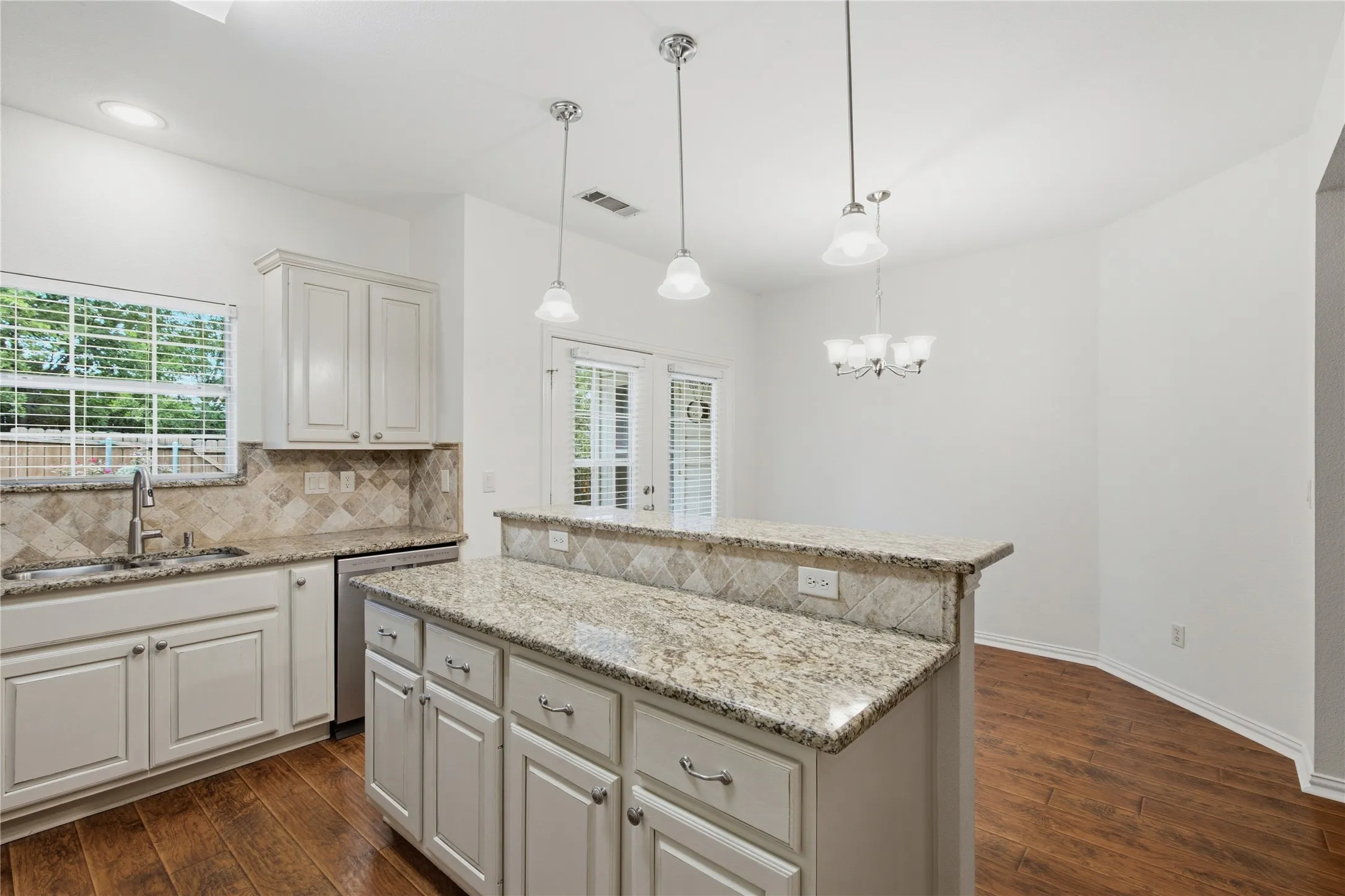 Townhouse For Sale in Wise County , 287 Emma Call Court, Decatur, Texas 76234, 3 Bedroom, 3 Bathroom, 2 Garage spaces, 1,816 Sqft, built in 2007, mls#21312087, Real Estate Agent in Decatur, Homes For Sale in Wise county, Homes For Sale in Decatur, Realtor in Decatur Texas, Real Estate Brokerage Independent Realty Texas, Luminita Cordes Realtor