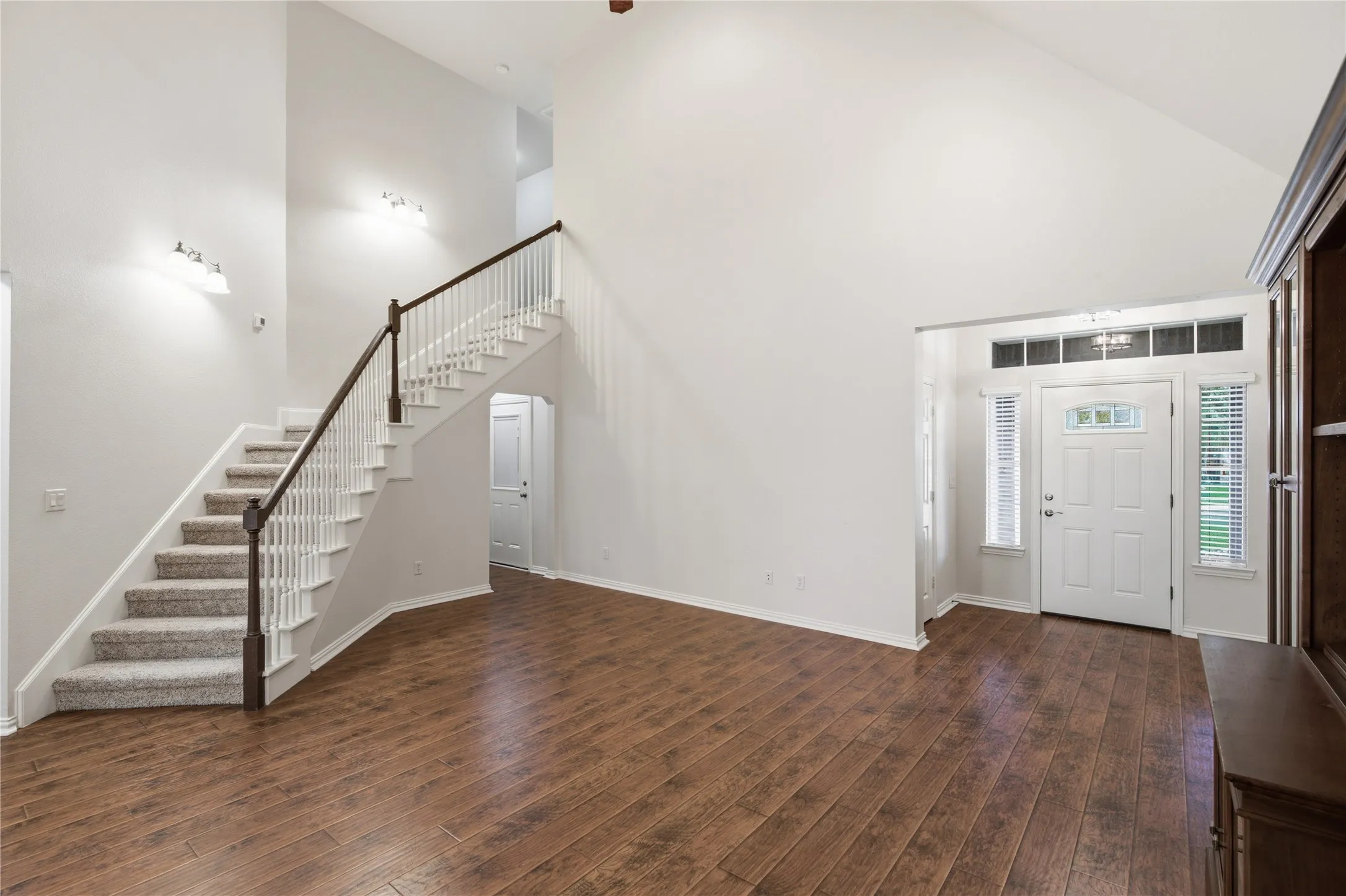 Townhouse For Sale in Wise County , 287 Emma Call Court, Decatur, Texas 76234, 3 Bedroom, 3 Bathroom, 2 Garage spaces, 1,816 Sqft, built in 2007, mls#21312087, Real Estate Agent in Decatur, Homes For Sale in Wise county, Homes For Sale in Decatur, Realtor in Decatur Texas, Real Estate Brokerage Independent Realty Texas, Luminita Cordes Realtor