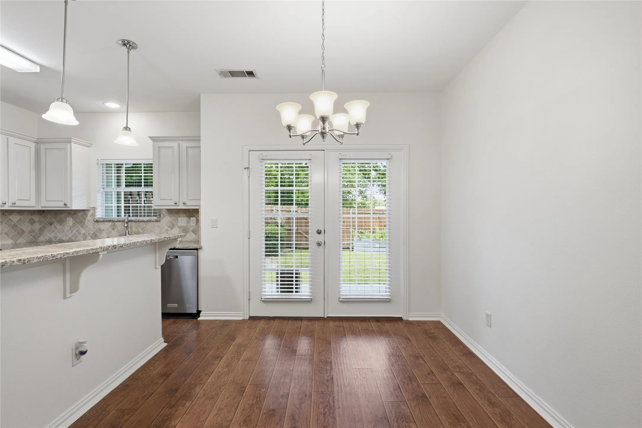 Townhouse For Sale in Wise County , 287 Emma Call Court, Decatur, Texas 76234, 3 Bedroom, 3 Bathroom, 2 Garage spaces, 1,816 Sqft, built in 2007, mls#21312087, Real Estate Agent in Decatur, Homes For Sale in Wise county, Homes For Sale in Decatur, Realtor in Decatur Texas, Real Estate Brokerage Independent Realty Texas, Luminita Cordes Realtor