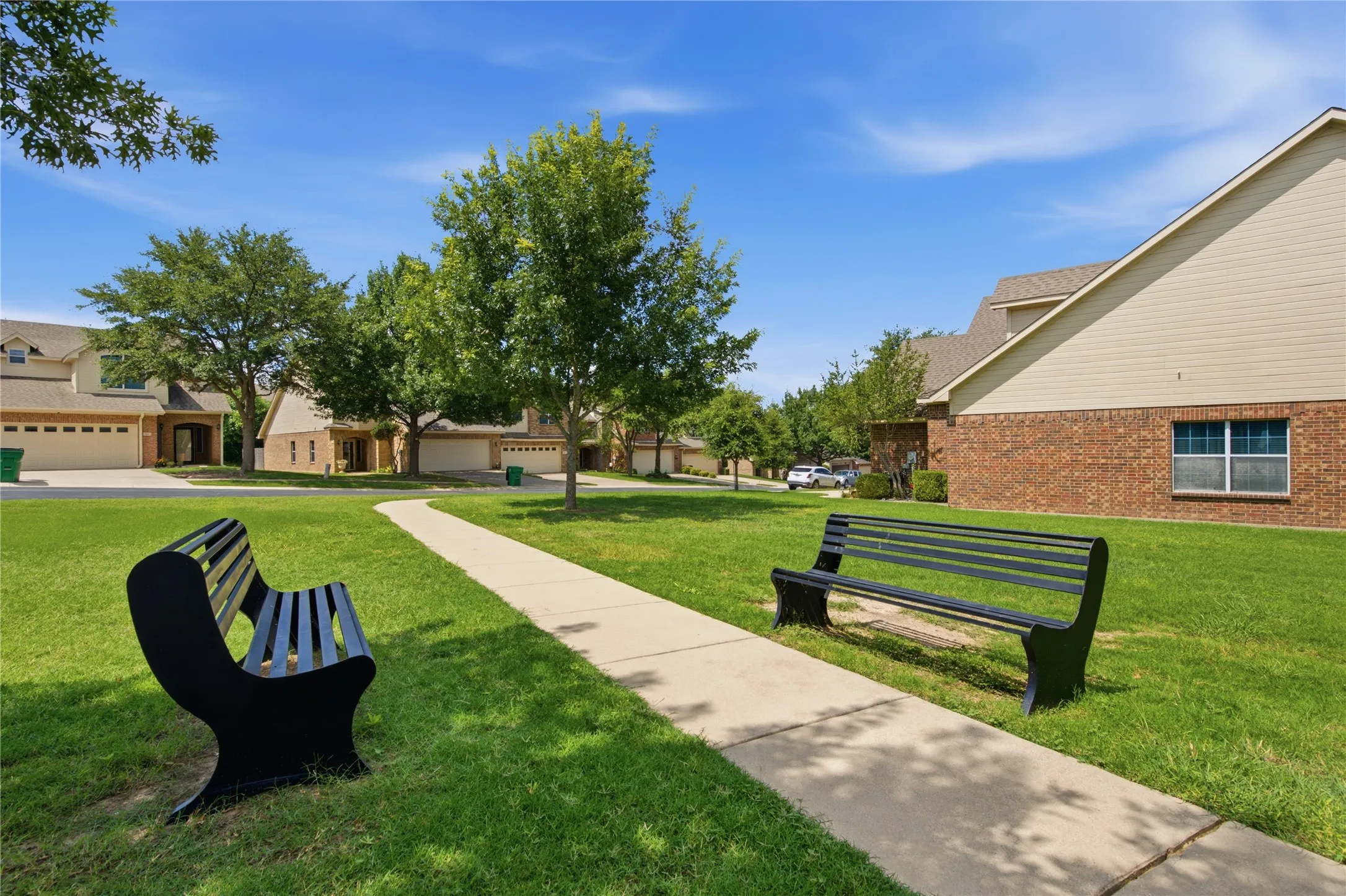 Townhouse For Sale in Wise County , 287 Emma Call Court, Decatur, Texas 76234, 3 Bedroom, 3 Bathroom, 2 Garage spaces, 1,816 Sqft, built in 2007, mls#21312087, Real Estate Agent in Decatur, Homes For Sale in Wise county, Homes For Sale in Decatur, Realtor in Decatur Texas, Real Estate Brokerage Independent Realty Texas, Luminita Cordes Realtor