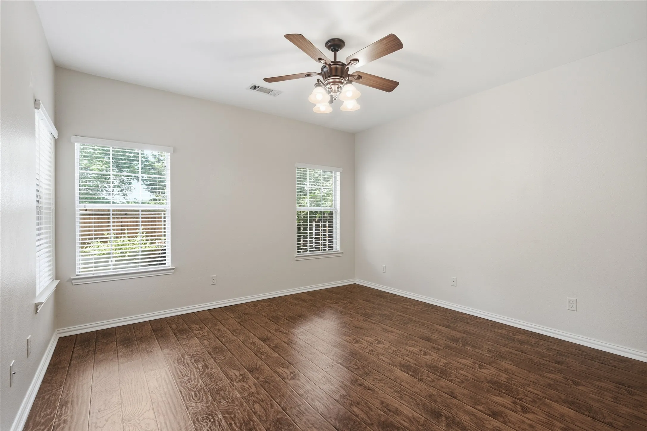 Townhouse For Sale in Wise County , 287 Emma Call Court, Decatur, Texas 76234, 3 Bedroom, 3 Bathroom, 2 Garage spaces, 1,816 Sqft, built in 2007, mls#21312087, Real Estate Agent in Decatur, Homes For Sale in Wise county, Homes For Sale in Decatur, Realtor in Decatur Texas, Real Estate Brokerage Independent Realty Texas, Luminita Cordes Realtor