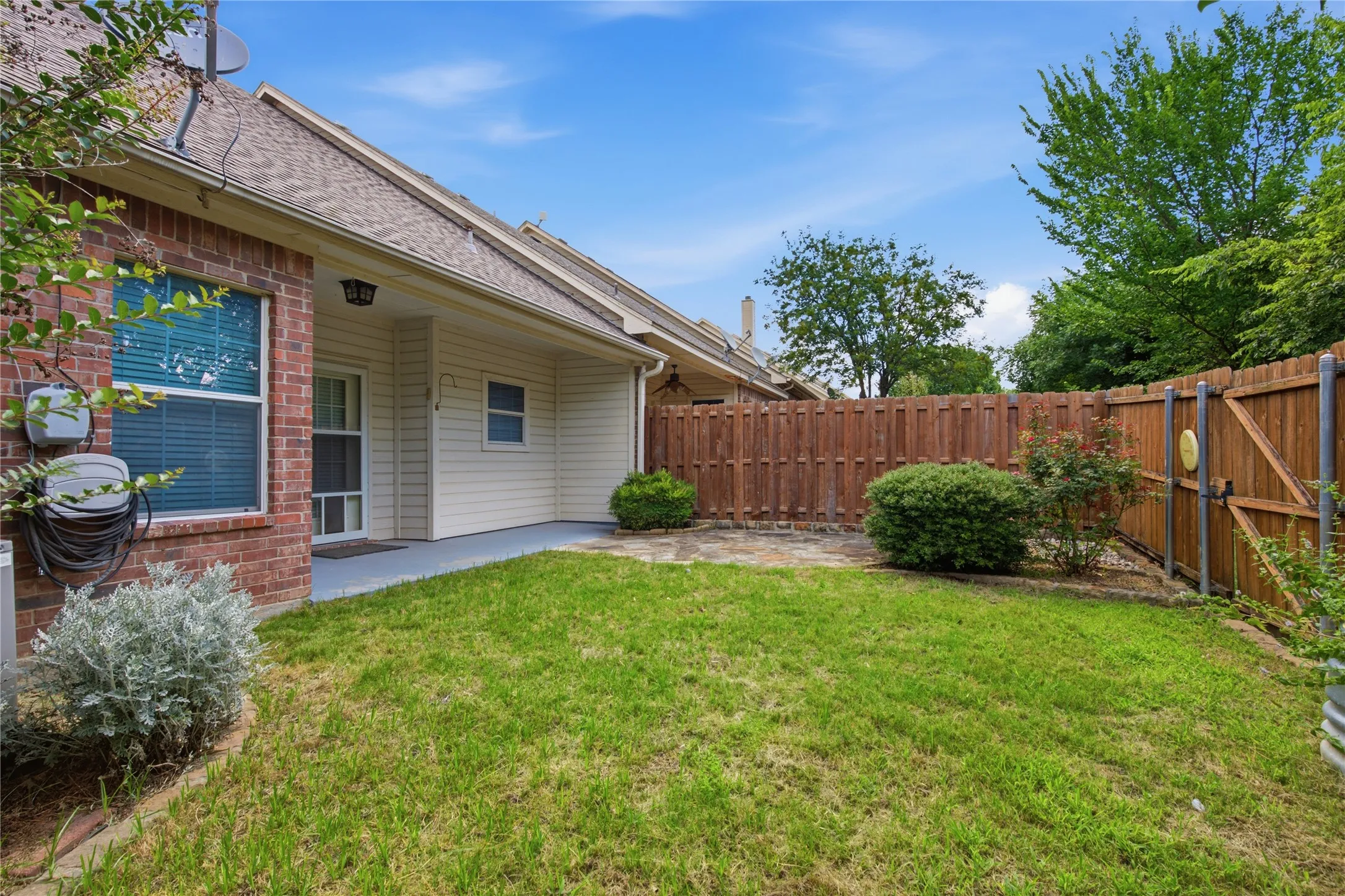 Townhouse For Sale in Wise County , 287 Emma Call Court, Decatur, Texas 76234, 3 Bedroom, 3 Bathroom, 2 Garage spaces, 1,816 Sqft, built in 2007, mls#21312087, Real Estate Agent in Decatur, Homes For Sale in Wise county, Homes For Sale in Decatur, Realtor in Decatur Texas, Real Estate Brokerage Independent Realty Texas, Luminita Cordes Realtor