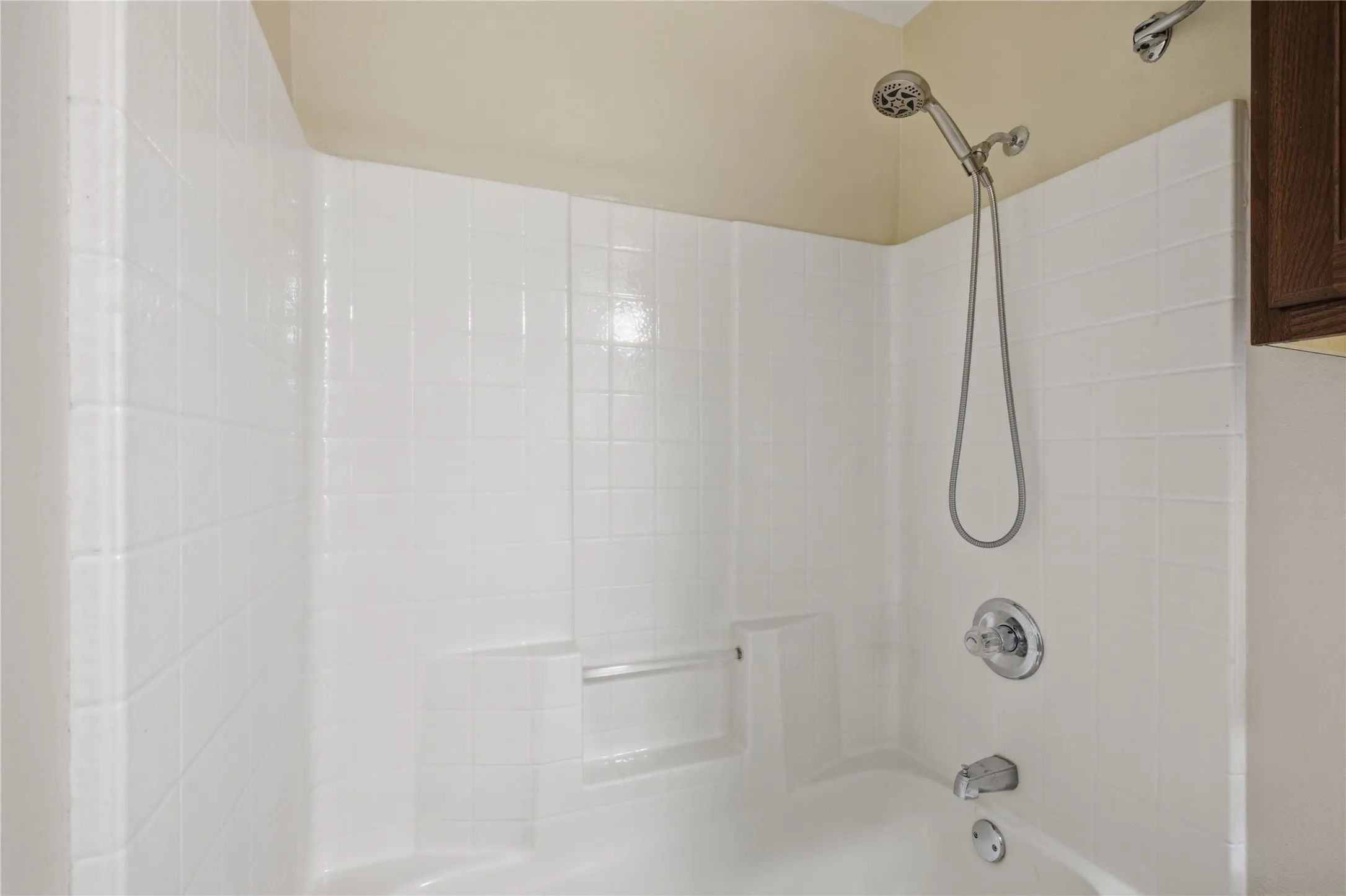 Townhouse For Sale in Wise County , 287 Emma Call Court, Decatur, Texas 76234, 3 Bedroom, 3 Bathroom, 2 Garage spaces, 1,816 Sqft, built in 2007, mls#21312087, Real Estate Agent in Decatur, Homes For Sale in Wise county, Homes For Sale in Decatur, Realtor in Decatur Texas, Real Estate Brokerage Independent Realty Texas, Luminita Cordes Realtor