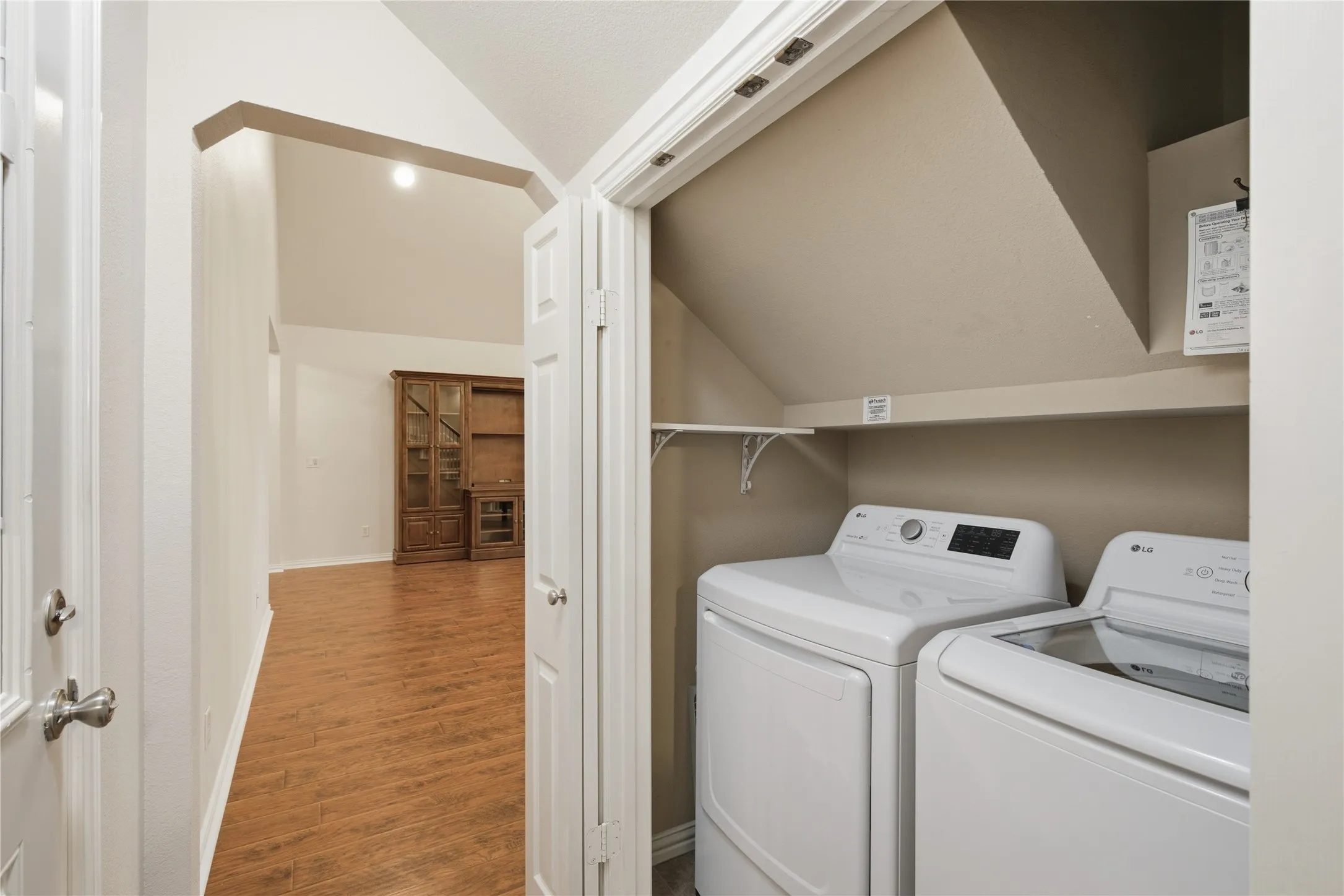 Townhouse For Sale in Wise County , 287 Emma Call Court, Decatur, Texas 76234, 3 Bedroom, 3 Bathroom, 2 Garage spaces, 1,816 Sqft, built in 2007, mls#21312087, Real Estate Agent in Decatur, Homes For Sale in Wise county, Homes For Sale in Decatur, Realtor in Decatur Texas, Real Estate Brokerage Independent Realty Texas, Luminita Cordes Realtor