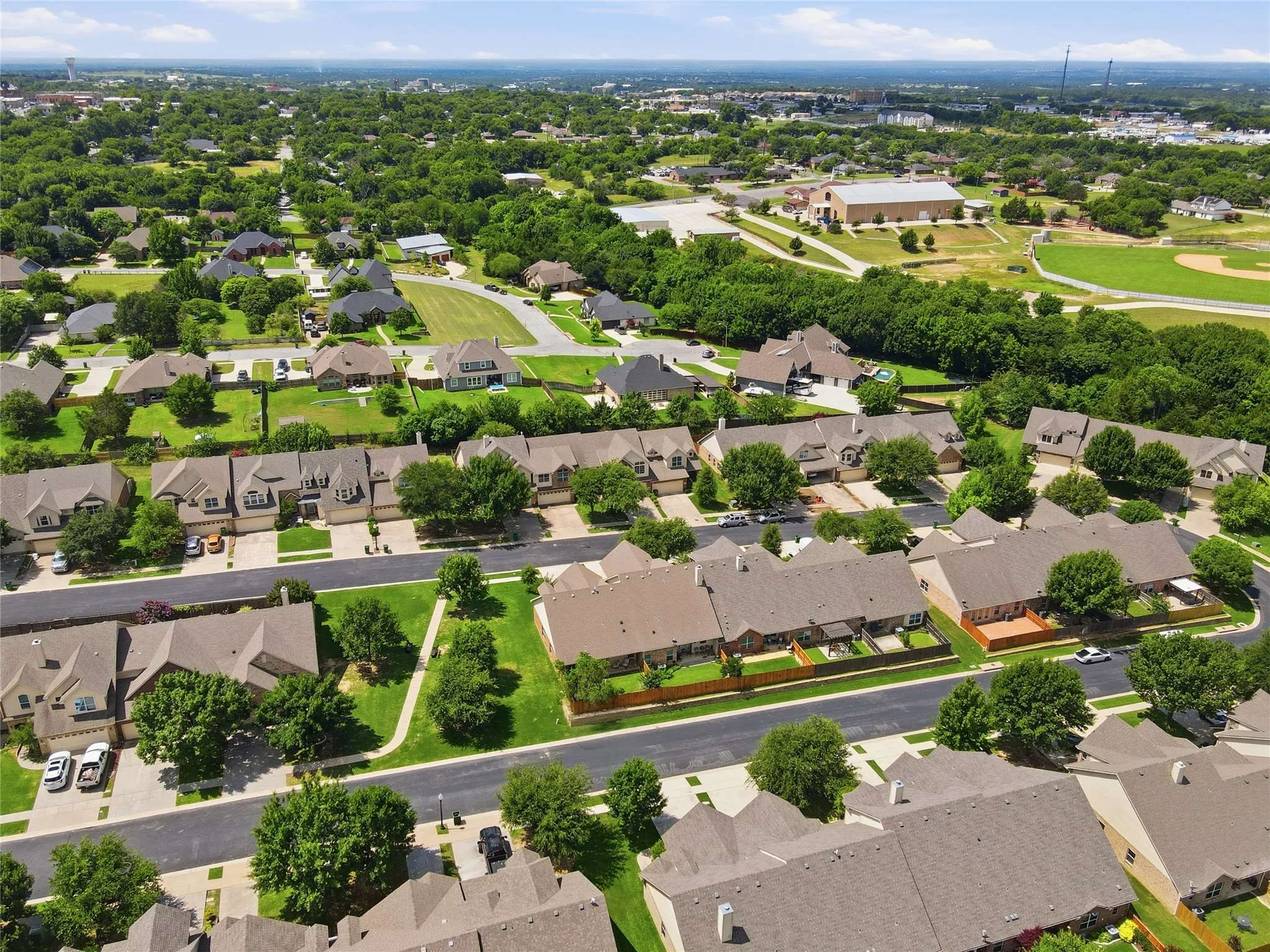 Townhouse For Sale in Wise County , 287 Emma Call Court, Decatur, Texas 76234, 3 Bedroom, 3 Bathroom, 2 Garage spaces, 1,816 Sqft, built in 2007, mls#21312087, Real Estate Agent in Decatur, Homes For Sale in Wise county, Homes For Sale in Decatur, Realtor in Decatur Texas, Real Estate Brokerage Independent Realty Texas, Luminita Cordes Realtor