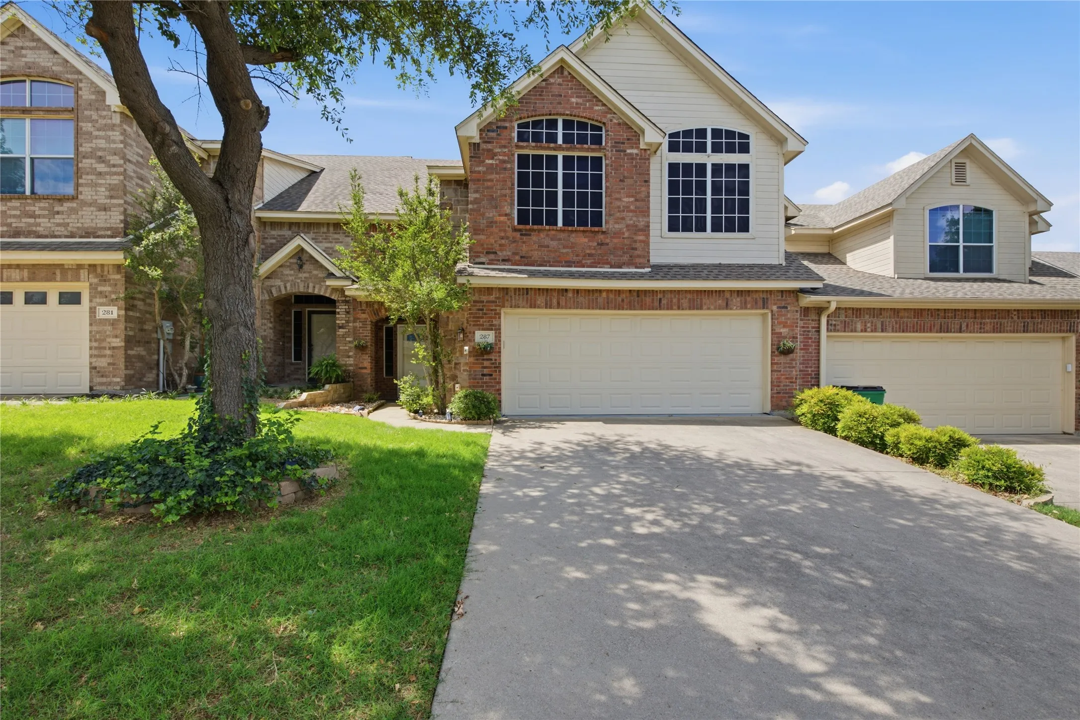 Townhouse For Sale in Wise County , 287 Emma Call Court, Decatur, Texas 76234, 3 Bedroom, 3 Bathroom, 2 Garage spaces, 1,816 Sqft, built in 2007, mls#21312087, Real Estate Agent in Decatur, Homes For Sale in Wise county, Homes For Sale in Decatur, Realtor in Decatur Texas, Real Estate Brokerage Independent Realty Texas, Luminita Cordes Realtor