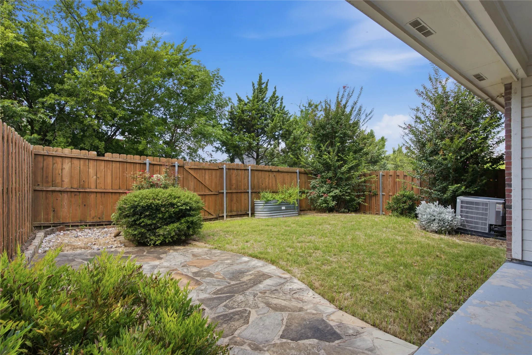 Townhouse For Sale in Wise County , 287 Emma Call Court, Decatur, Texas 76234, 3 Bedroom, 3 Bathroom, 2 Garage spaces, 1,816 Sqft, built in 2007, mls#21312087, Real Estate Agent in Decatur, Homes For Sale in Wise county, Homes For Sale in Decatur, Realtor in Decatur Texas, Real Estate Brokerage Independent Realty Texas, Luminita Cordes Realtor