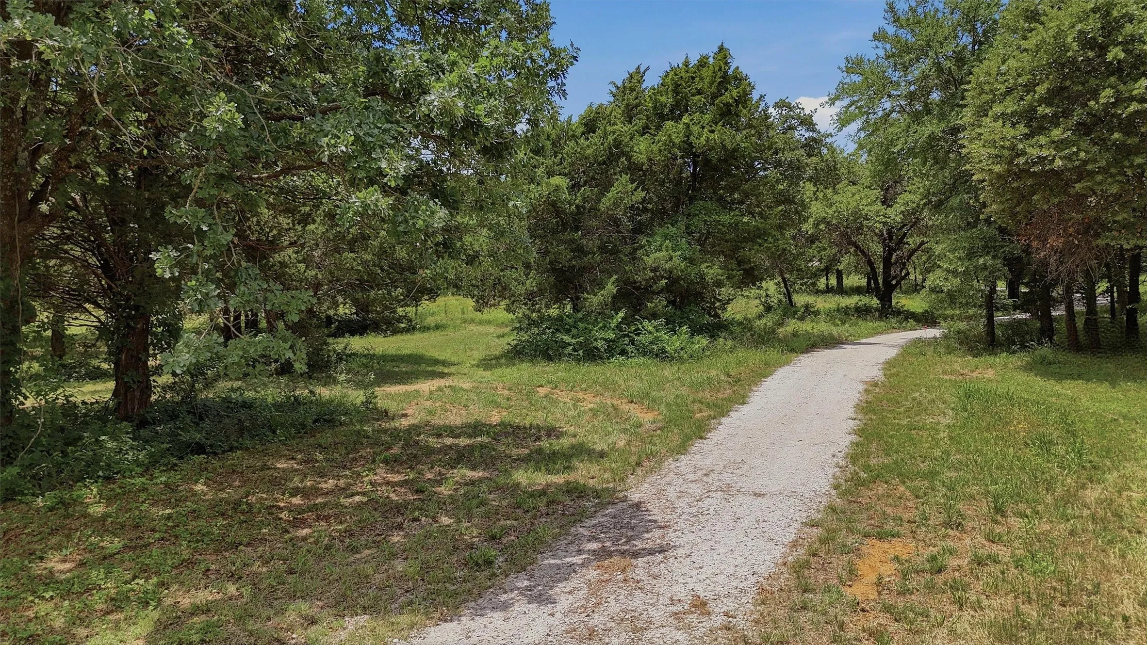 Farm For Sale in Cooke County , 7154 E Fm 922, Valley View, Texas 76272, 3 Bedrooms, 3 Bathrooms, Garage spaces, 3,165 Sqft, built in 1988, Price $2,500,000, mls#21302346, Real Estate Agent in Valley View, Homes For Sale in Cooke county, Homes For Sale in Valley View, Realtor in Valley View Texas, Real Estate Brokerage Independent Realty Texas, Luminita Cordes Realtor
