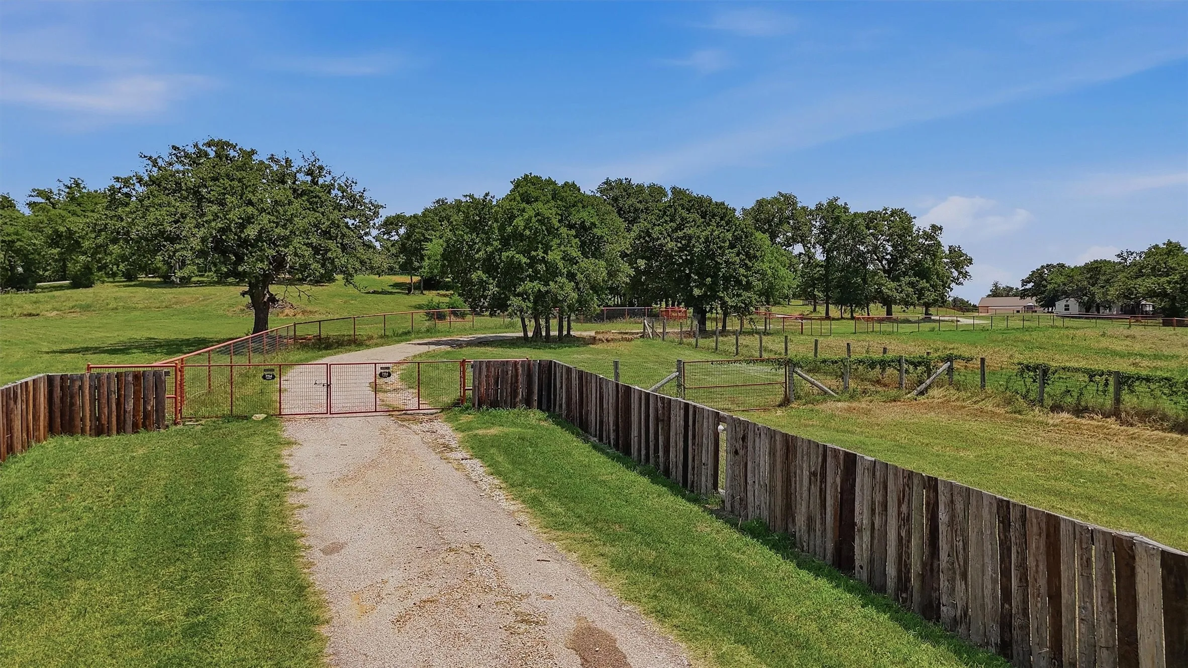 Farm For Sale in Cooke County , 7154 E Fm 922, Valley View, Texas 76272, 3 Bedrooms, 3 Bathrooms, Garage spaces, 3,165 Sqft, built in 1988, Price $2,500,000, mls#21302346, Real Estate Agent in Valley View, Homes For Sale in Cooke county, Homes For Sale in Valley View, Realtor in Valley View Texas, Real Estate Brokerage Independent Realty Texas, Luminita Cordes Realtor