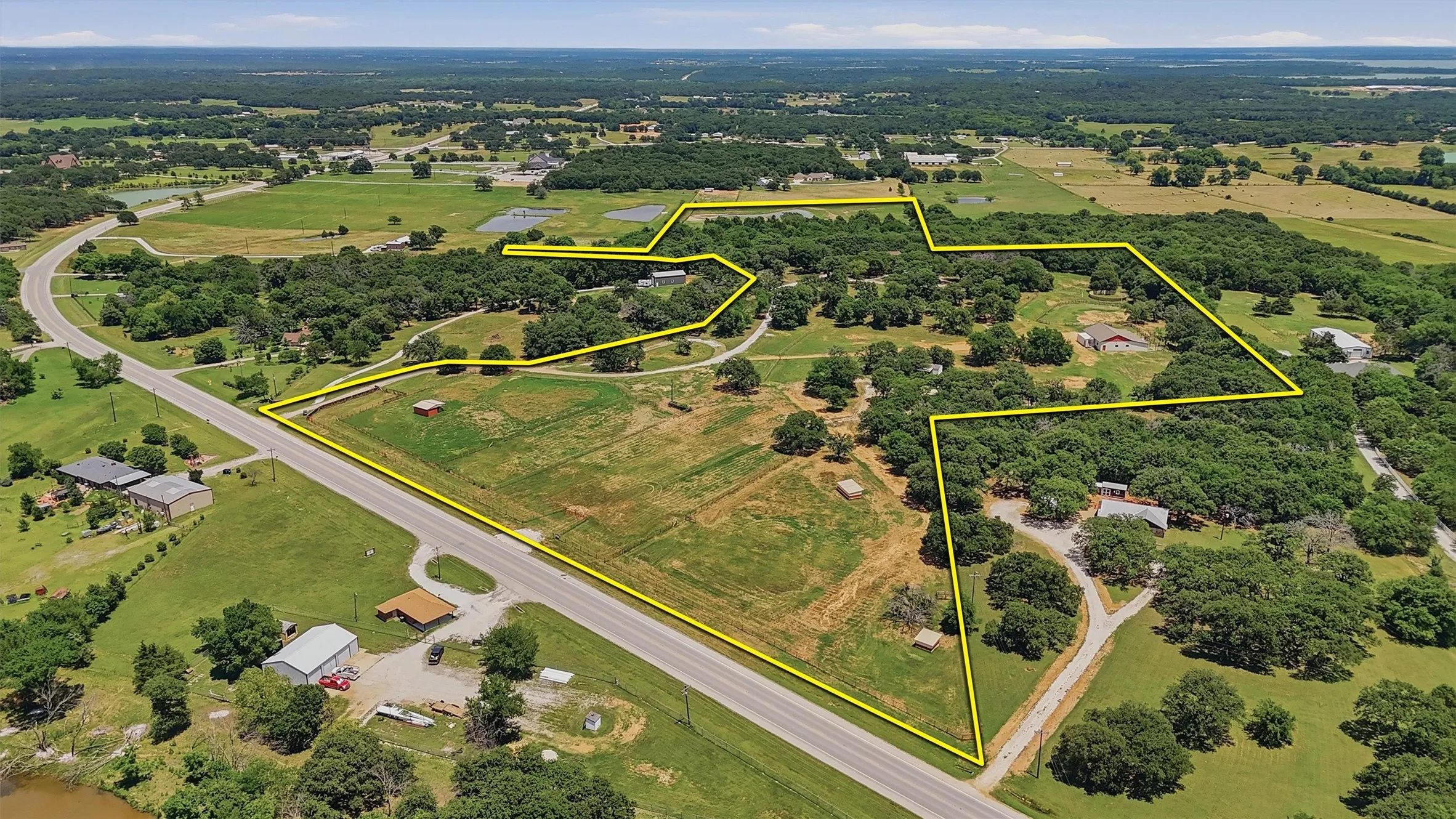 Farm For Sale in Cooke County , 7154 E Fm 922, Valley View, Texas 76272, 3 Bedrooms, 3 Bathrooms, Garage spaces, 3,165 Sqft, built in 1988, Price $2,500,000, mls#21302346, Real Estate Agent in Valley View, Homes For Sale in Cooke county, Homes For Sale in Valley View, Realtor in Valley View Texas, Real Estate Brokerage Independent Realty Texas, Luminita Cordes Realtor