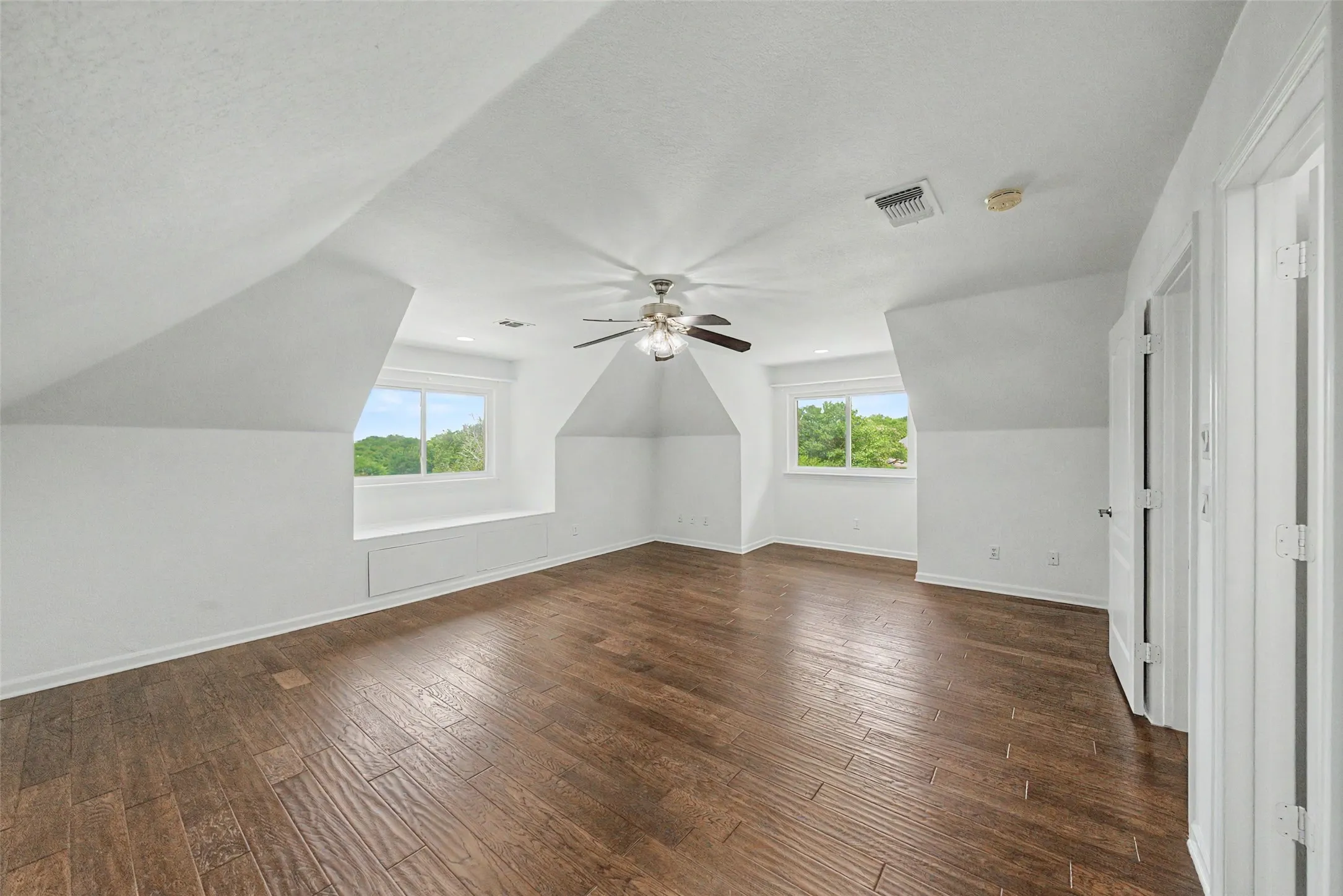 Single Family Residence For Sale in Parker County , 1304 Greenview Drive, Aledo, Texas 76008, 4 Bedroom, 4 Bathroom, 3 Garage spaces, 3,205 Sqft, built in 1995, mls#21311209, Real Estate Agent in Aledo, Homes For Sale in Parker county, Homes For Sale in Aledo, Realtor in Aledo Texas, Real Estate Brokerage Independent Realty Texas, Luminita Cordes Realtor