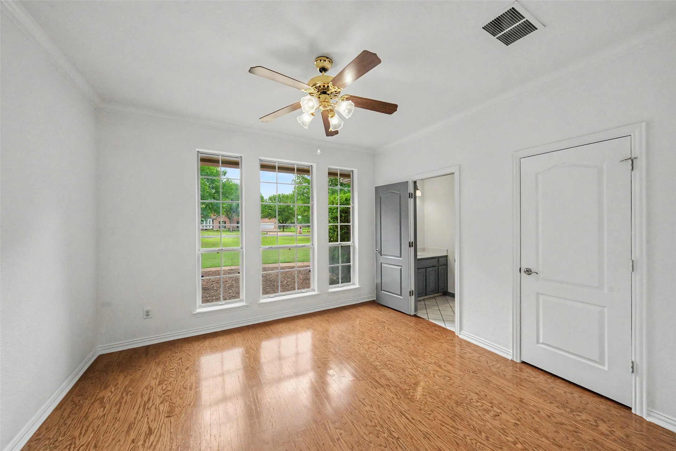 Single Family Residence For Sale in Parker County , 1304 Greenview Drive, Aledo, Texas 76008, 4 Bedroom, 4 Bathroom, 3 Garage spaces, 3,205 Sqft, built in 1995, mls#21311209, Real Estate Agent in Aledo, Homes For Sale in Parker county, Homes For Sale in Aledo, Realtor in Aledo Texas, Real Estate Brokerage Independent Realty Texas, Luminita Cordes Realtor