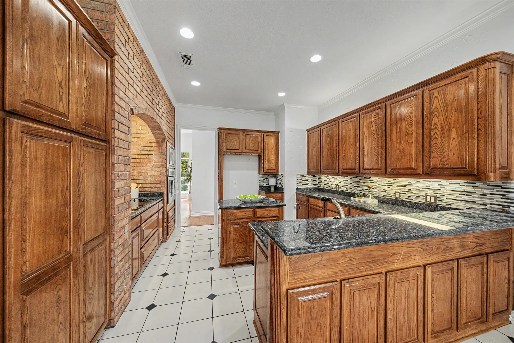 Single Family Residence For Sale in Parker County , 1304 Greenview Drive, Aledo, Texas 76008, 4 Bedroom, 4 Bathroom, 3 Garage spaces, 3,205 Sqft, built in 1995, mls#21311209, Real Estate Agent in Aledo, Homes For Sale in Parker county, Homes For Sale in Aledo, Realtor in Aledo Texas, Real Estate Brokerage Independent Realty Texas, Luminita Cordes Realtor
