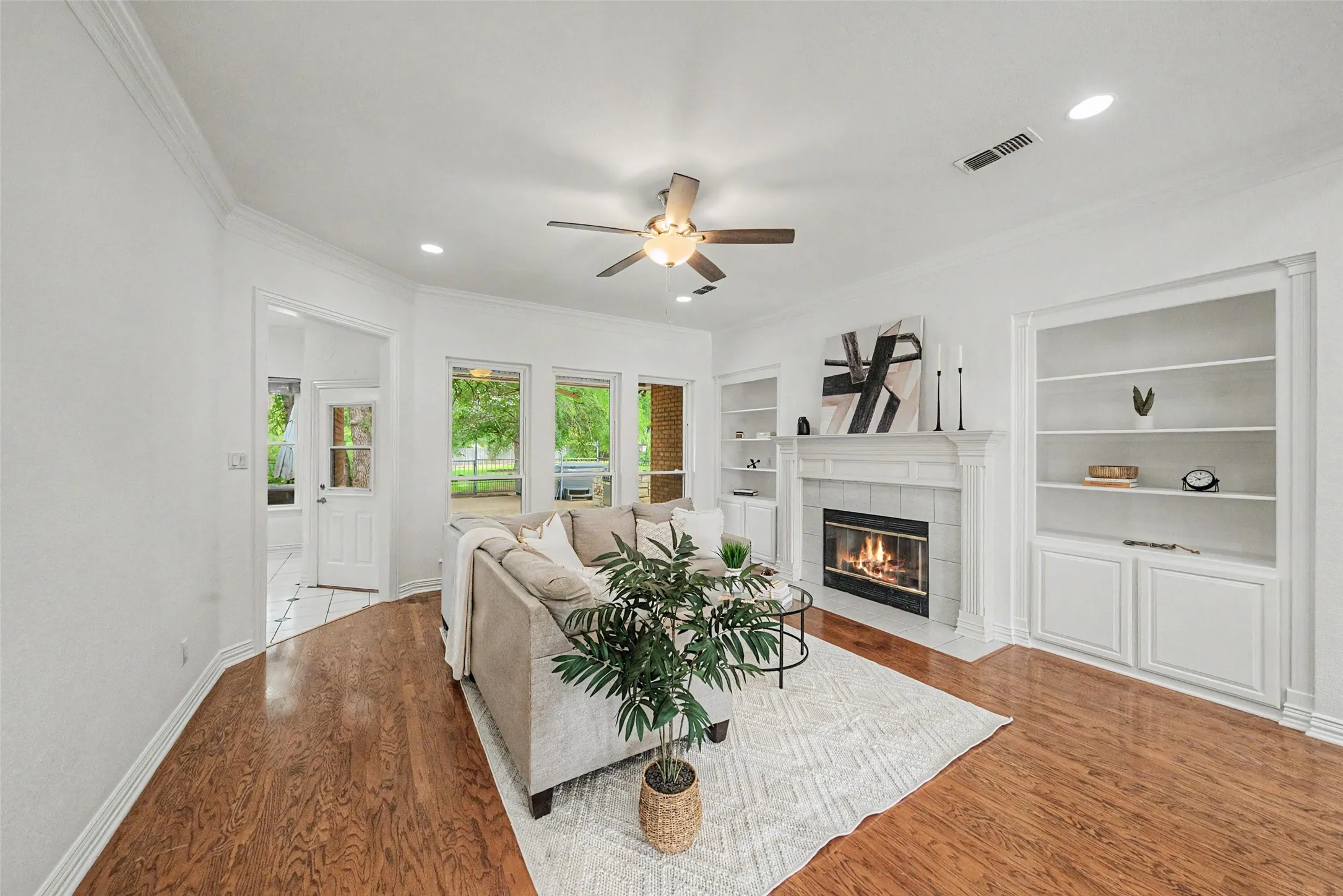 Single Family Residence For Sale in Parker County , 1304 Greenview Drive, Aledo, Texas 76008, 4 Bedroom, 4 Bathroom, 3 Garage spaces, 3,205 Sqft, built in 1995, mls#21311209, Real Estate Agent in Aledo, Homes For Sale in Parker county, Homes For Sale in Aledo, Realtor in Aledo Texas, Real Estate Brokerage Independent Realty Texas, Luminita Cordes Realtor