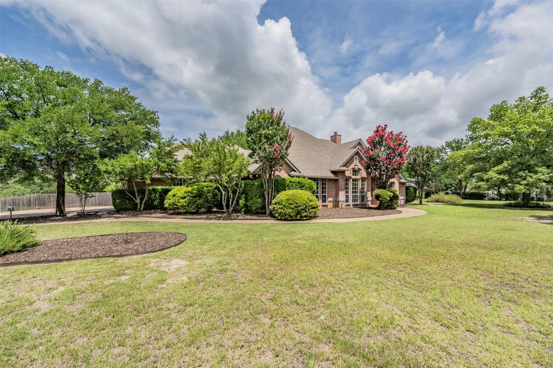 Single Family Residence For Sale in Parker County , 1304 Greenview Drive, Aledo, Texas 76008, 4 Bedroom, 4 Bathroom, 3 Garage spaces, 3,205 Sqft, built in 1995, mls#21311209, Real Estate Agent in Aledo, Homes For Sale in Parker county, Homes For Sale in Aledo, Realtor in Aledo Texas, Real Estate Brokerage Independent Realty Texas, Luminita Cordes Realtor