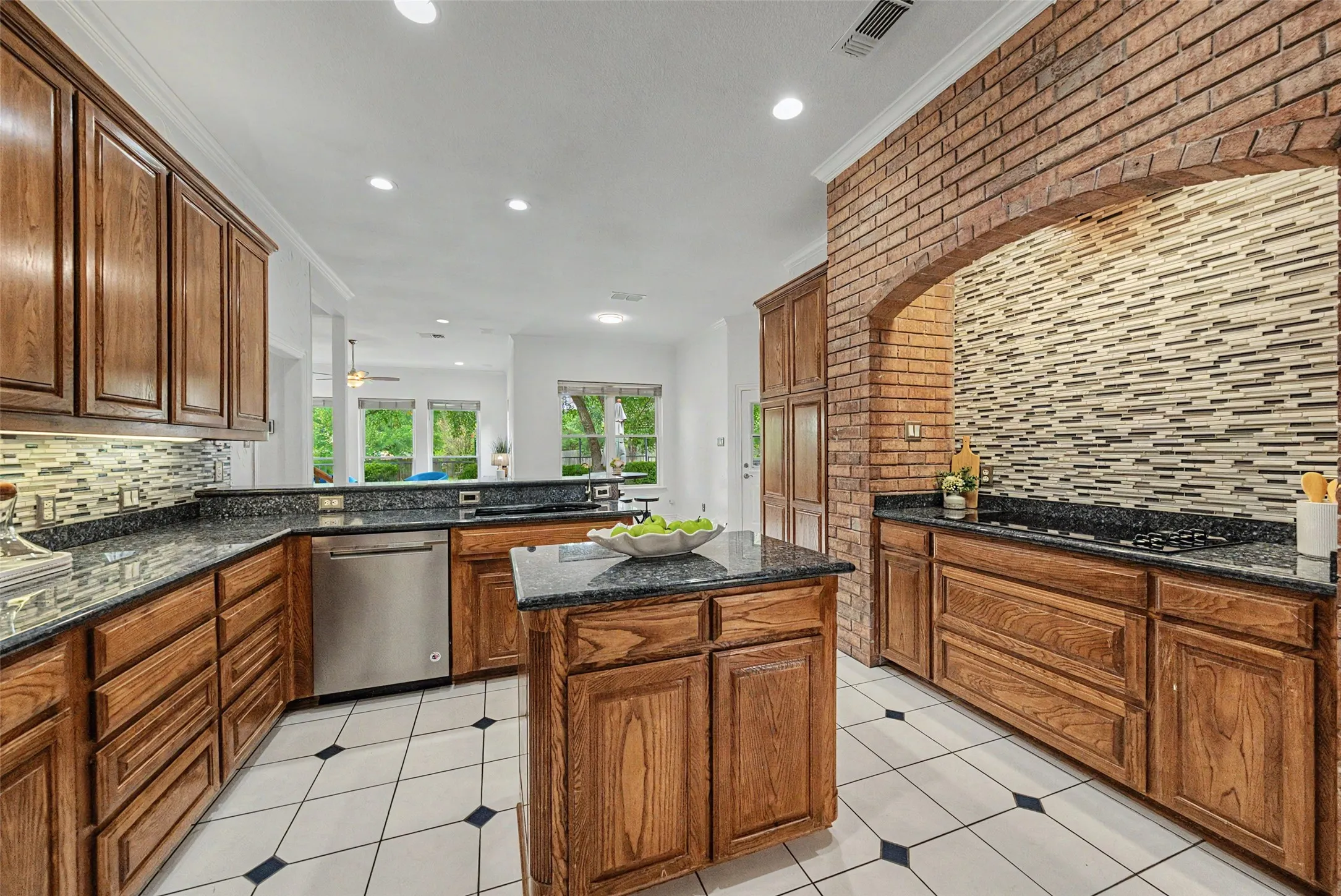 Single Family Residence For Sale in Parker County , 1304 Greenview Drive, Aledo, Texas 76008, 4 Bedroom, 4 Bathroom, 3 Garage spaces, 3,205 Sqft, built in 1995, mls#21311209, Real Estate Agent in Aledo, Homes For Sale in Parker county, Homes For Sale in Aledo, Realtor in Aledo Texas, Real Estate Brokerage Independent Realty Texas, Luminita Cordes Realtor