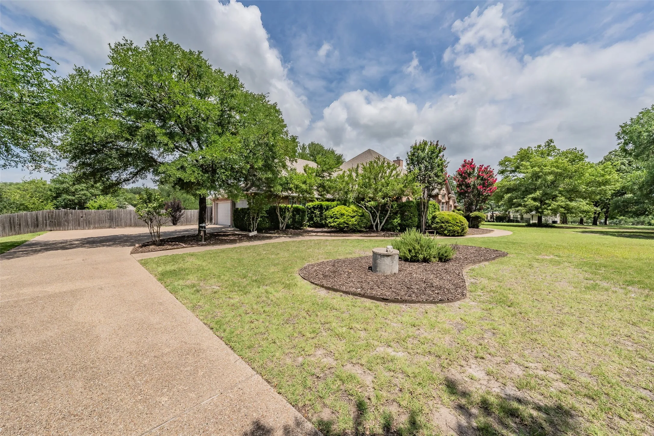 Single Family Residence For Sale in Parker County , 1304 Greenview Drive, Aledo, Texas 76008, 4 Bedroom, 4 Bathroom, 3 Garage spaces, 3,205 Sqft, built in 1995, mls#21311209, Real Estate Agent in Aledo, Homes For Sale in Parker county, Homes For Sale in Aledo, Realtor in Aledo Texas, Real Estate Brokerage Independent Realty Texas, Luminita Cordes Realtor