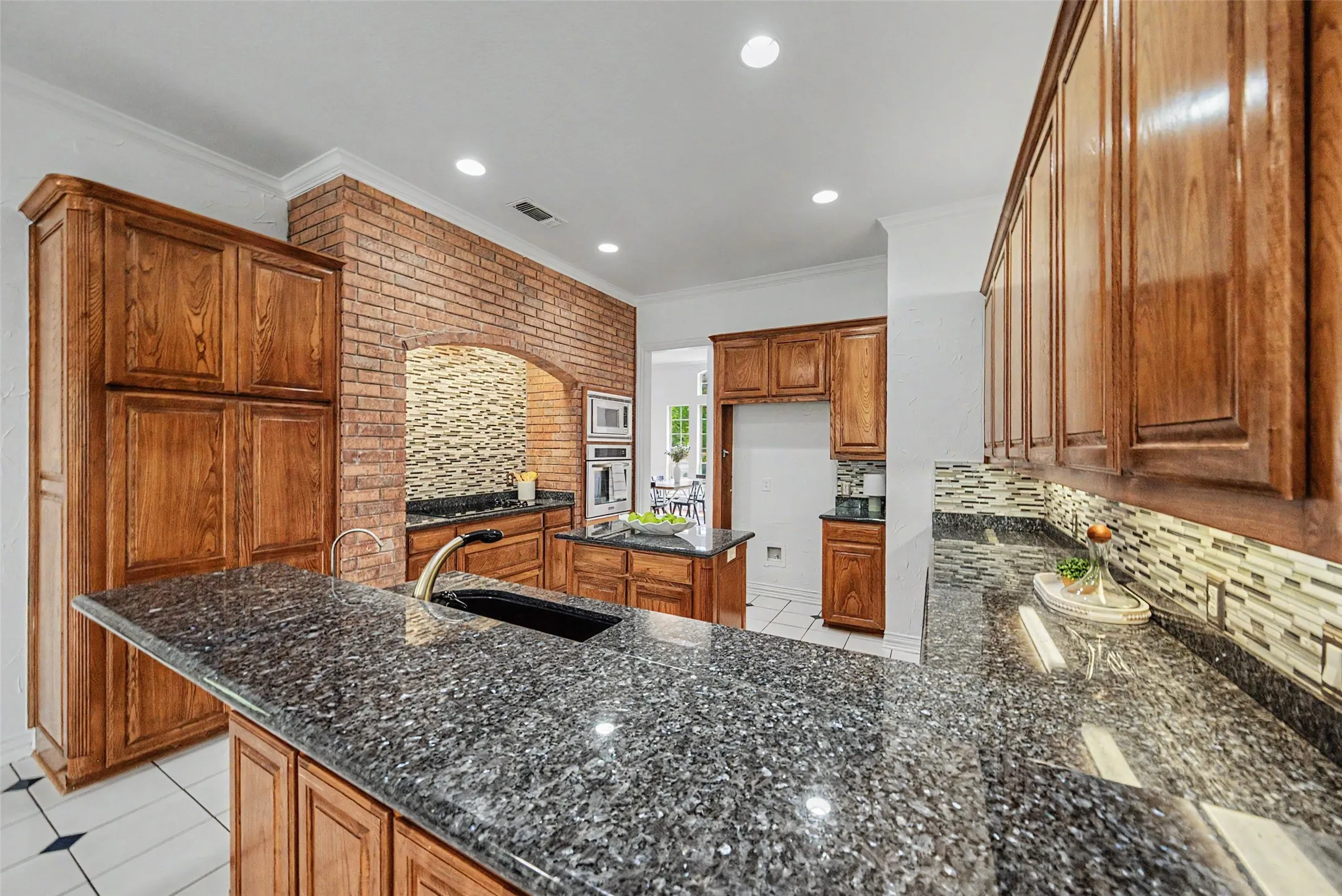 Single Family Residence For Sale in Parker County , 1304 Greenview Drive, Aledo, Texas 76008, 4 Bedroom, 4 Bathroom, 3 Garage spaces, 3,205 Sqft, built in 1995, mls#21311209, Real Estate Agent in Aledo, Homes For Sale in Parker county, Homes For Sale in Aledo, Realtor in Aledo Texas, Real Estate Brokerage Independent Realty Texas, Luminita Cordes Realtor