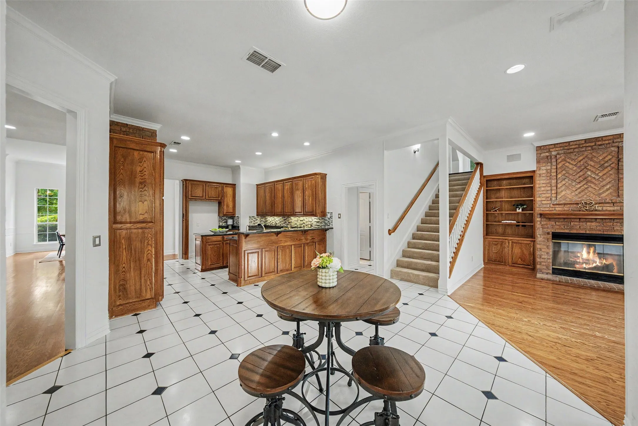 Single Family Residence For Sale in Parker County , 1304 Greenview Drive, Aledo, Texas 76008, 4 Bedroom, 4 Bathroom, 3 Garage spaces, 3,205 Sqft, built in 1995, mls#21311209, Real Estate Agent in Aledo, Homes For Sale in Parker county, Homes For Sale in Aledo, Realtor in Aledo Texas, Real Estate Brokerage Independent Realty Texas, Luminita Cordes Realtor