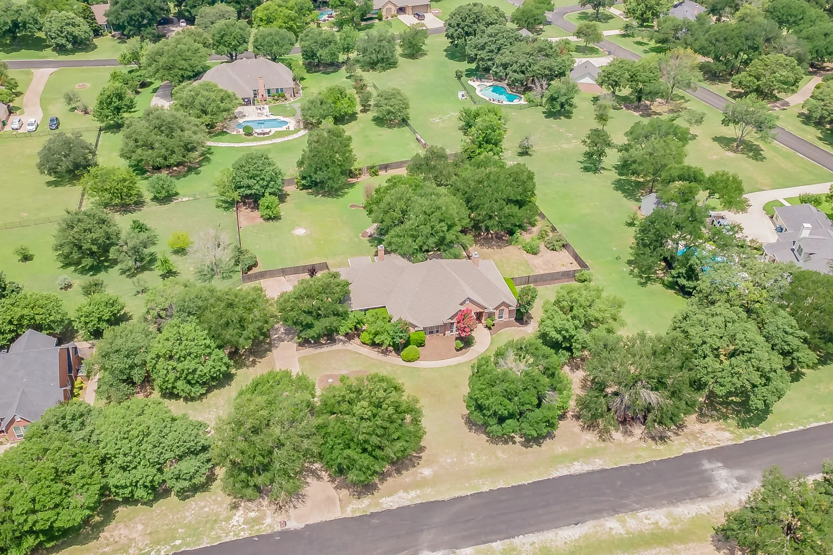 Single Family Residence For Sale in Parker County , 1304 Greenview Drive, Aledo, Texas 76008, 4 Bedroom, 4 Bathroom, 3 Garage spaces, 3,205 Sqft, built in 1995, mls#21311209, Real Estate Agent in Aledo, Homes For Sale in Parker county, Homes For Sale in Aledo, Realtor in Aledo Texas, Real Estate Brokerage Independent Realty Texas, Luminita Cordes Realtor