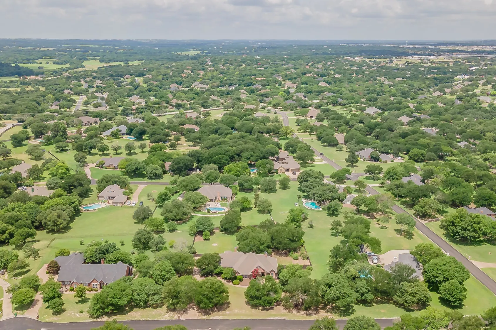 Single Family Residence For Sale in Parker County , 1304 Greenview Drive, Aledo, Texas 76008, 4 Bedroom, 4 Bathroom, 3 Garage spaces, 3,205 Sqft, built in 1995, mls#21311209, Real Estate Agent in Aledo, Homes For Sale in Parker county, Homes For Sale in Aledo, Realtor in Aledo Texas, Real Estate Brokerage Independent Realty Texas, Luminita Cordes Realtor