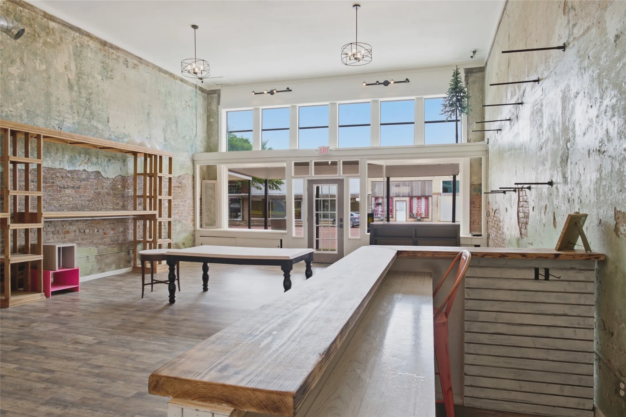 Retail For Sale in Hunt County , 1121 Main Street, Commerce, Texas 75428, 0, 0, Garage spaces, 2,120 Sqft, built in 1920, mls#21308665, Real Estate Agent in Commerce, Homes For Sale in Hunt county, Homes For Sale in Commerce, Realtor in Commerce Texas, Real Estate Brokerage Independent Realty Texas, Luminita Cordes Realtor