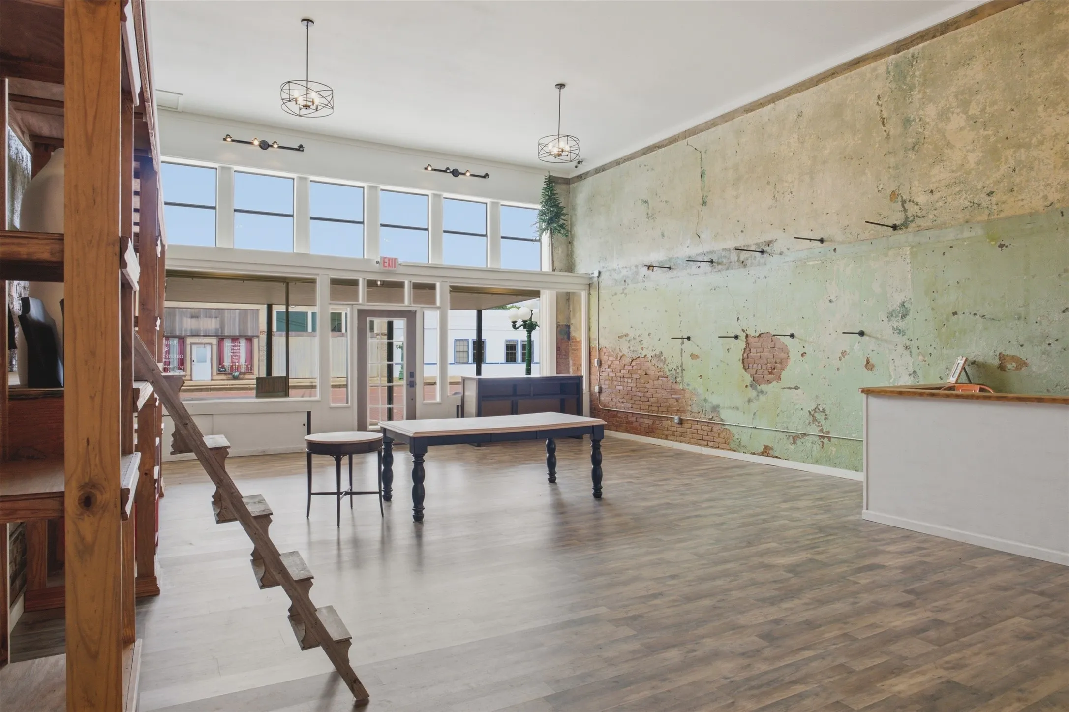 Retail For Sale in Hunt County , 1121 Main Street, Commerce, Texas 75428, 0, 0, Garage spaces, 2,120 Sqft, built in 1920, mls#21308665, Real Estate Agent in Commerce, Homes For Sale in Hunt county, Homes For Sale in Commerce, Realtor in Commerce Texas, Real Estate Brokerage Independent Realty Texas, Luminita Cordes Realtor