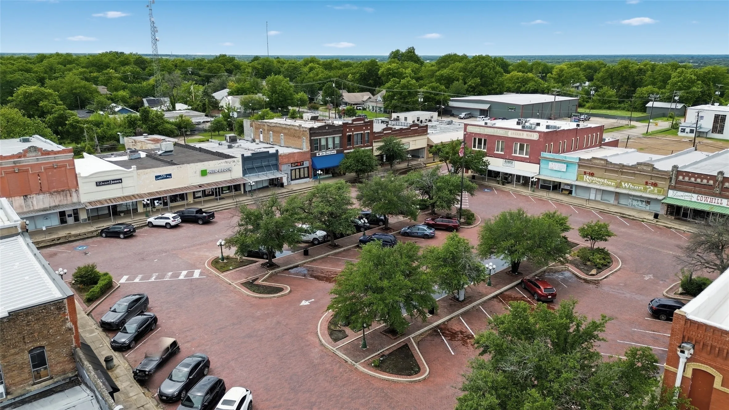 Retail For Sale in Hunt County , 1121 Main Street, Commerce, Texas 75428, 0, 0, Garage spaces, 2,120 Sqft, built in 1920, mls#21308665, Real Estate Agent in Commerce, Homes For Sale in Hunt county, Homes For Sale in Commerce, Realtor in Commerce Texas, Real Estate Brokerage Independent Realty Texas, Luminita Cordes Realtor