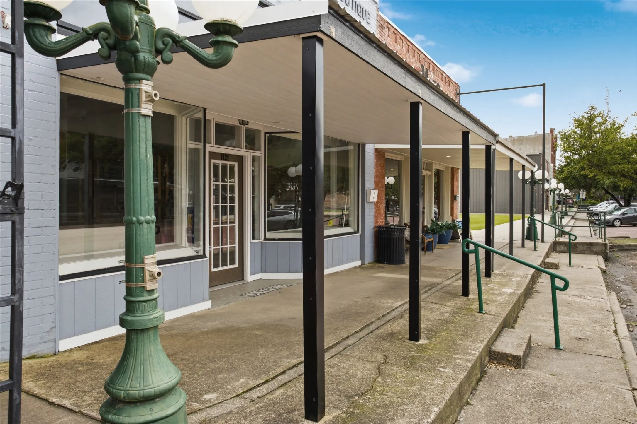 Retail For Sale in Hunt County , 1121 Main Street, Commerce, Texas 75428, 0, 0, Garage spaces, 2,120 Sqft, built in 1920, mls#21308665, Real Estate Agent in Commerce, Homes For Sale in Hunt county, Homes For Sale in Commerce, Realtor in Commerce Texas, Real Estate Brokerage Independent Realty Texas, Luminita Cordes Realtor