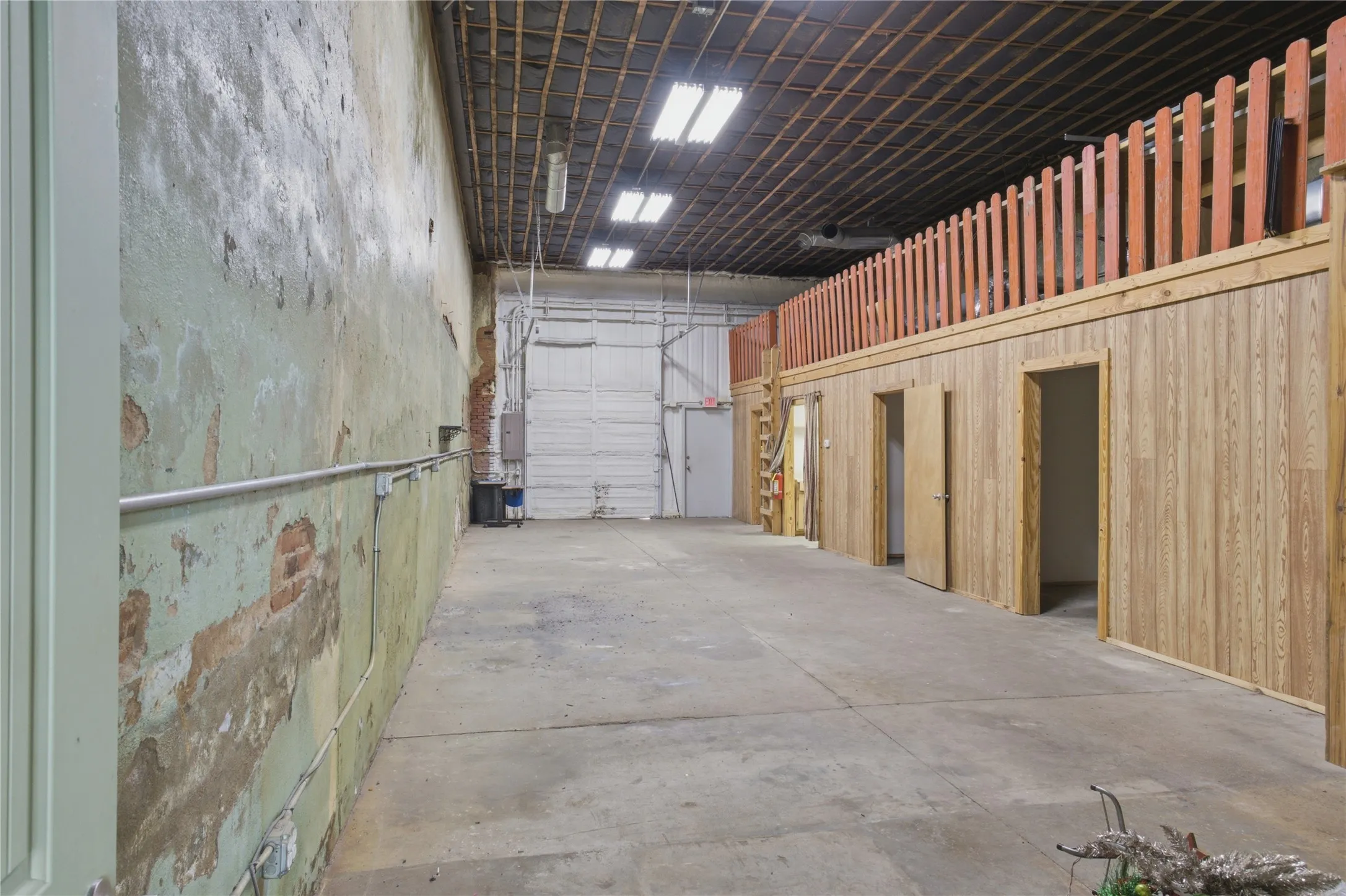 Retail For Sale in Hunt County , 1121 Main Street, Commerce, Texas 75428, 0, 0, Garage spaces, 2,120 Sqft, built in 1920, mls#21308665, Real Estate Agent in Commerce, Homes For Sale in Hunt county, Homes For Sale in Commerce, Realtor in Commerce Texas, Real Estate Brokerage Independent Realty Texas, Luminita Cordes Realtor