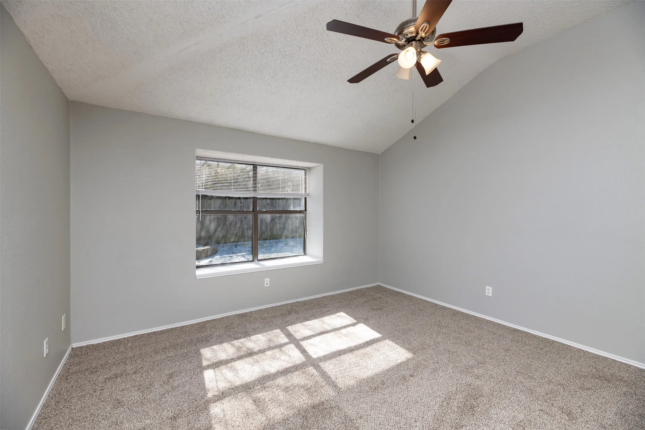 Single Family Residence For Sale in Tarrant County , 200 Caprock Drive, Arlington, Texas 76018, 3 Bedroom, 2 Bathroom, 2 Garage spaces, 1,432 Sqft, built in 1986, mls#21312147, Real Estate Agent in Arlington, Homes For Sale in Tarrant county, Homes For Sale in Arlington, Realtor in Arlington Texas, Real Estate Brokerage Independent Realty Texas, Luminita Cordes Realtor