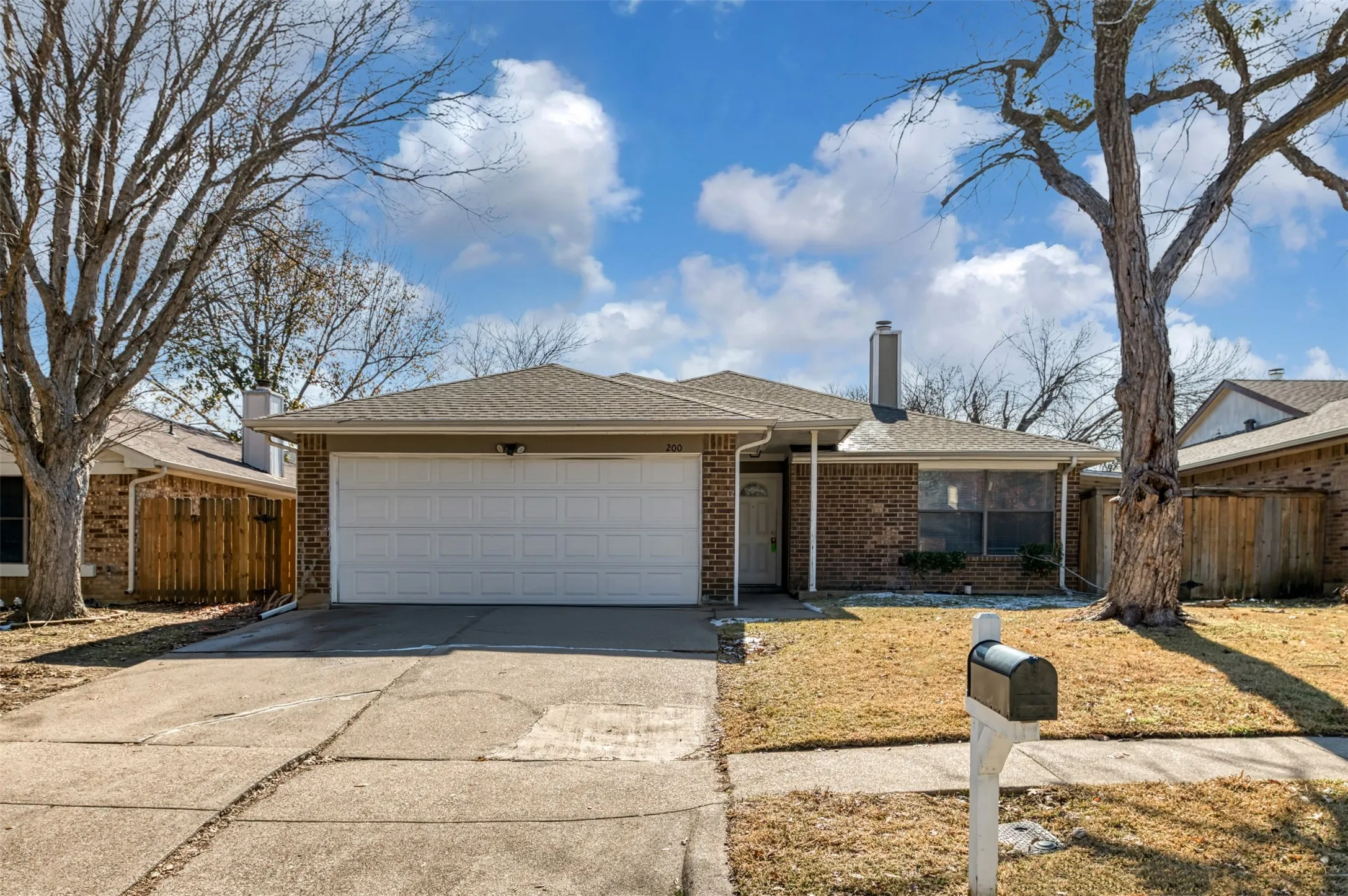 Single Family Residence For Sale in Tarrant County , 200 Caprock Drive, Arlington, Texas 76018, 3 Bedroom, 2 Bathroom, 2 Garage spaces, 1,432 Sqft, built in 1986, mls#21312147, Real Estate Agent in Arlington, Homes For Sale in Tarrant county, Homes For Sale in Arlington, Realtor in Arlington Texas, Real Estate Brokerage Independent Realty Texas, Luminita Cordes Realtor