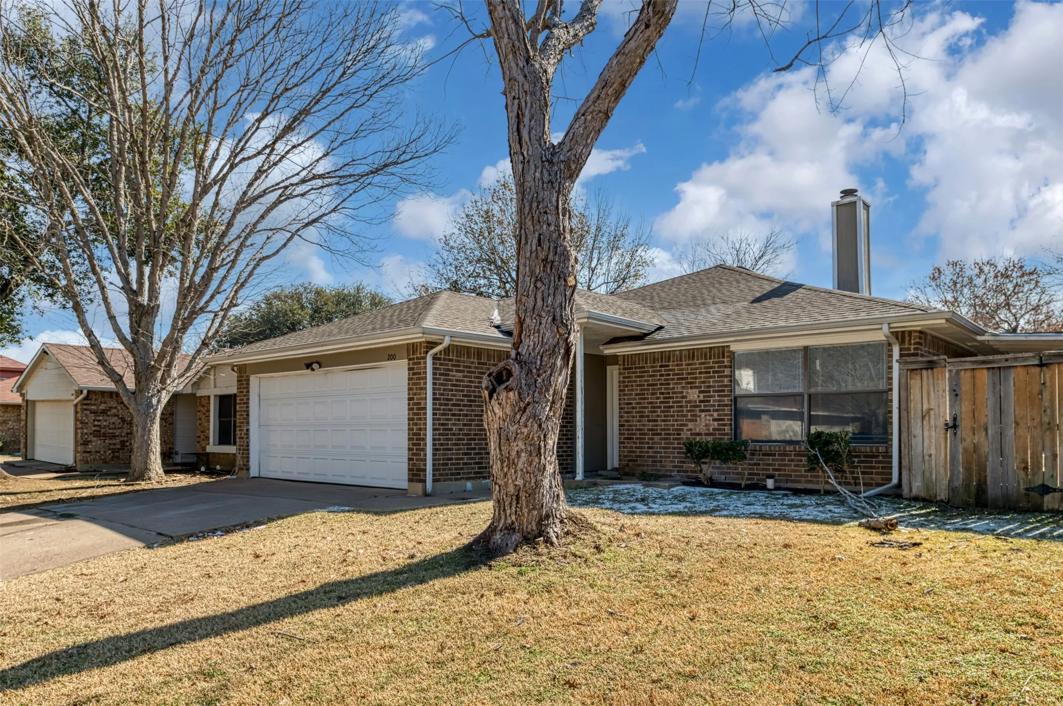 Single Family Residence For Sale in Tarrant County , 200 Caprock Drive, Arlington, Texas 76018, 3 Bedroom, 2 Bathroom, 2 Garage spaces, 1,432 Sqft, built in 1986, mls#21312147, Real Estate Agent in Arlington, Homes For Sale in Tarrant county, Homes For Sale in Arlington, Realtor in Arlington Texas, Real Estate Brokerage Independent Realty Texas, Luminita Cordes Realtor