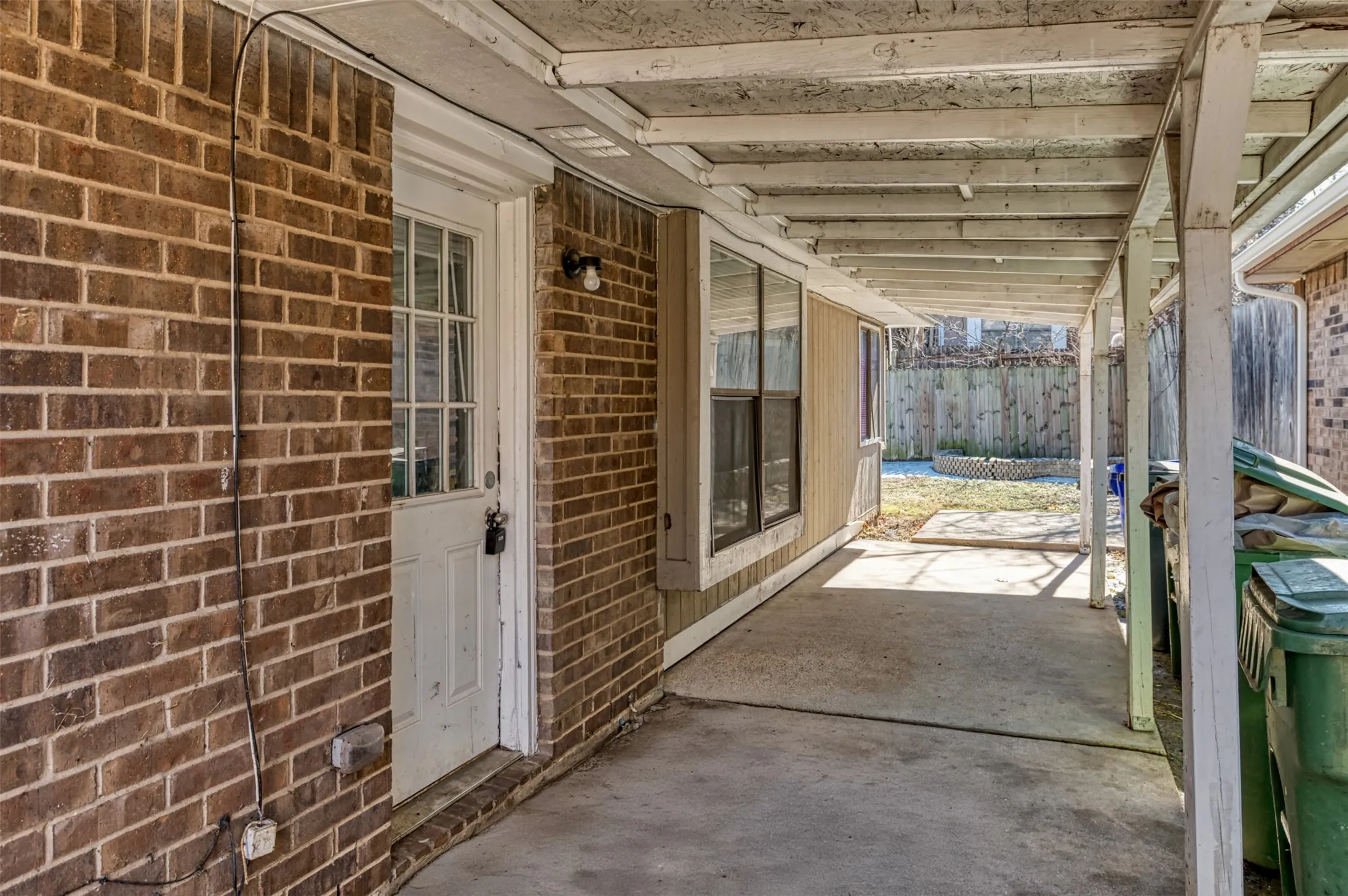 Single Family Residence For Sale in Tarrant County , 200 Caprock Drive, Arlington, Texas 76018, 3 Bedroom, 2 Bathroom, 2 Garage spaces, 1,432 Sqft, built in 1986, mls#21312147, Real Estate Agent in Arlington, Homes For Sale in Tarrant county, Homes For Sale in Arlington, Realtor in Arlington Texas, Real Estate Brokerage Independent Realty Texas, Luminita Cordes Realtor