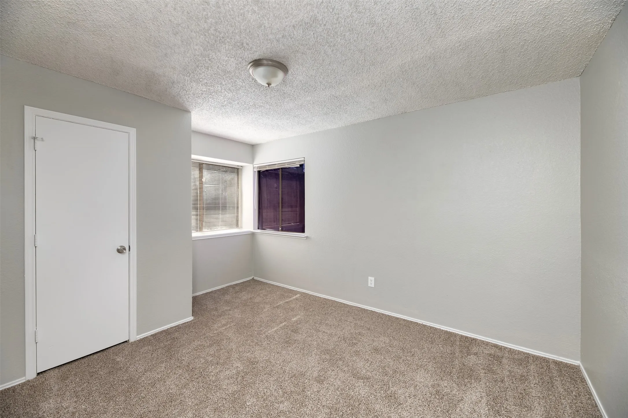 Single Family Residence For Sale in Tarrant County , 200 Caprock Drive, Arlington, Texas 76018, 3 Bedroom, 2 Bathroom, 2 Garage spaces, 1,432 Sqft, built in 1986, mls#21312147, Real Estate Agent in Arlington, Homes For Sale in Tarrant county, Homes For Sale in Arlington, Realtor in Arlington Texas, Real Estate Brokerage Independent Realty Texas, Luminita Cordes Realtor