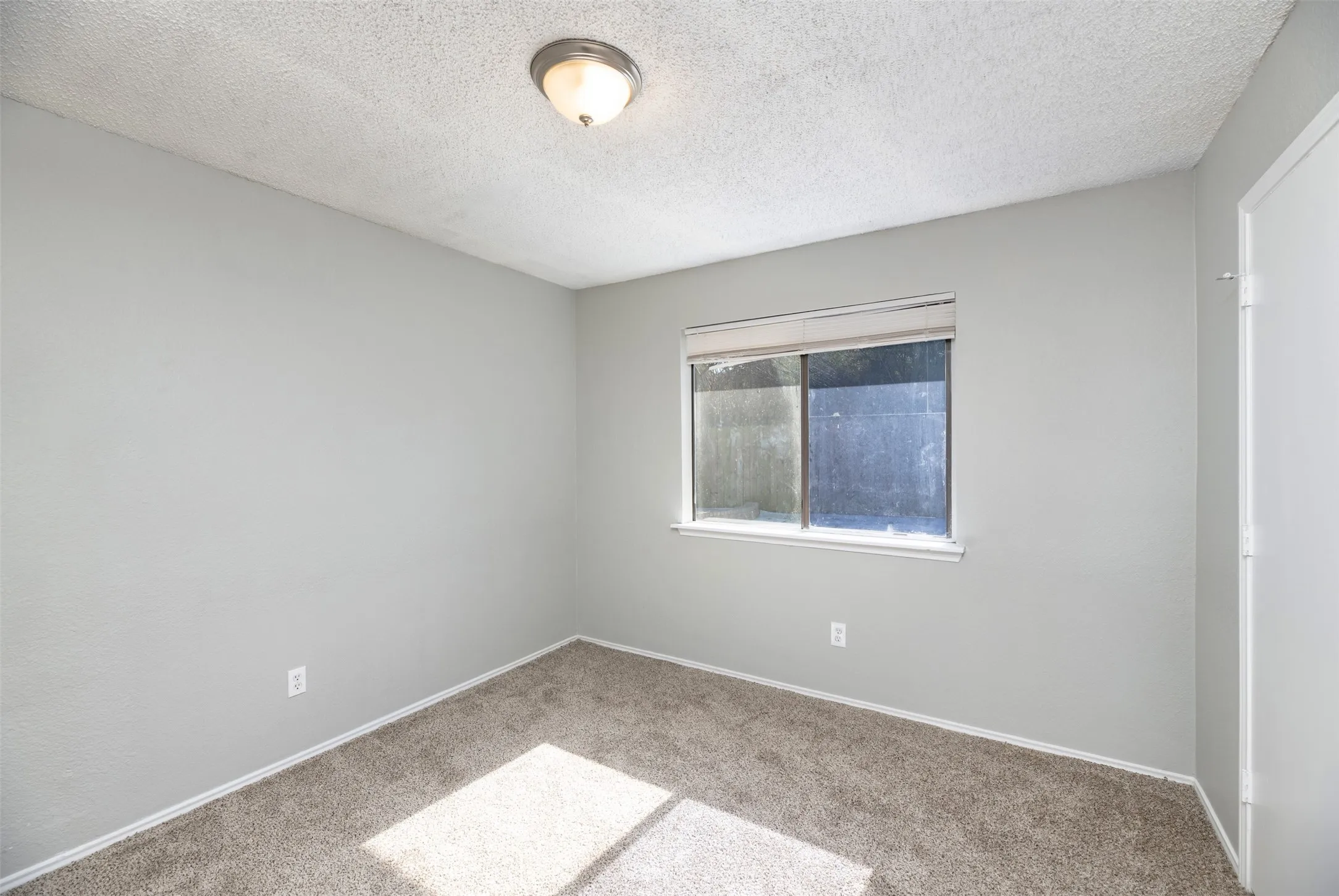 Single Family Residence For Sale in Tarrant County , 200 Caprock Drive, Arlington, Texas 76018, 3 Bedroom, 2 Bathroom, 2 Garage spaces, 1,432 Sqft, built in 1986, mls#21312147, Real Estate Agent in Arlington, Homes For Sale in Tarrant county, Homes For Sale in Arlington, Realtor in Arlington Texas, Real Estate Brokerage Independent Realty Texas, Luminita Cordes Realtor