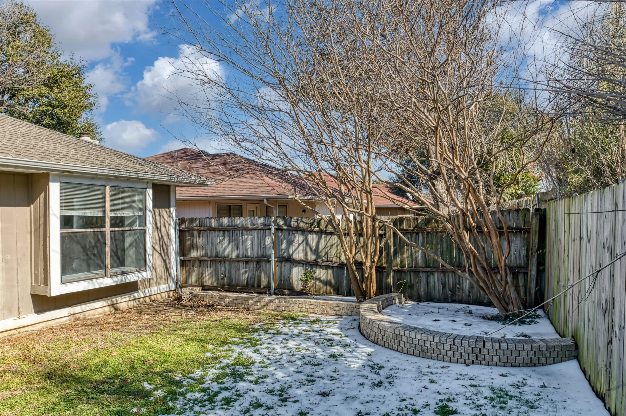 Single Family Residence For Sale in Tarrant County , 200 Caprock Drive, Arlington, Texas 76018, 3 Bedroom, 2 Bathroom, 2 Garage spaces, 1,432 Sqft, built in 1986, mls#21312147, Real Estate Agent in Arlington, Homes For Sale in Tarrant county, Homes For Sale in Arlington, Realtor in Arlington Texas, Real Estate Brokerage Independent Realty Texas, Luminita Cordes Realtor