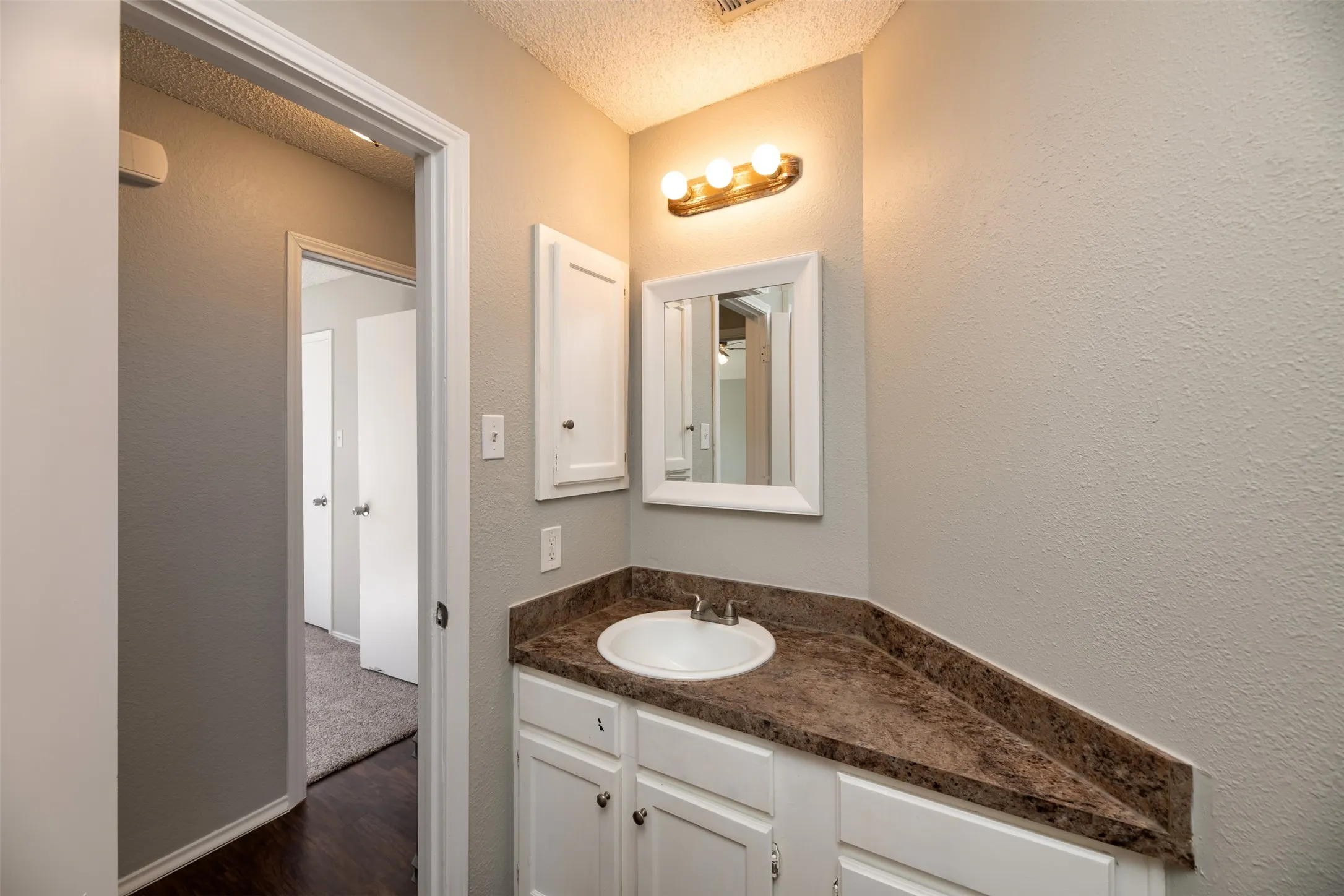 Single Family Residence For Sale in Tarrant County , 200 Caprock Drive, Arlington, Texas 76018, 3 Bedroom, 2 Bathroom, 2 Garage spaces, 1,432 Sqft, built in 1986, mls#21312147, Real Estate Agent in Arlington, Homes For Sale in Tarrant county, Homes For Sale in Arlington, Realtor in Arlington Texas, Real Estate Brokerage Independent Realty Texas, Luminita Cordes Realtor