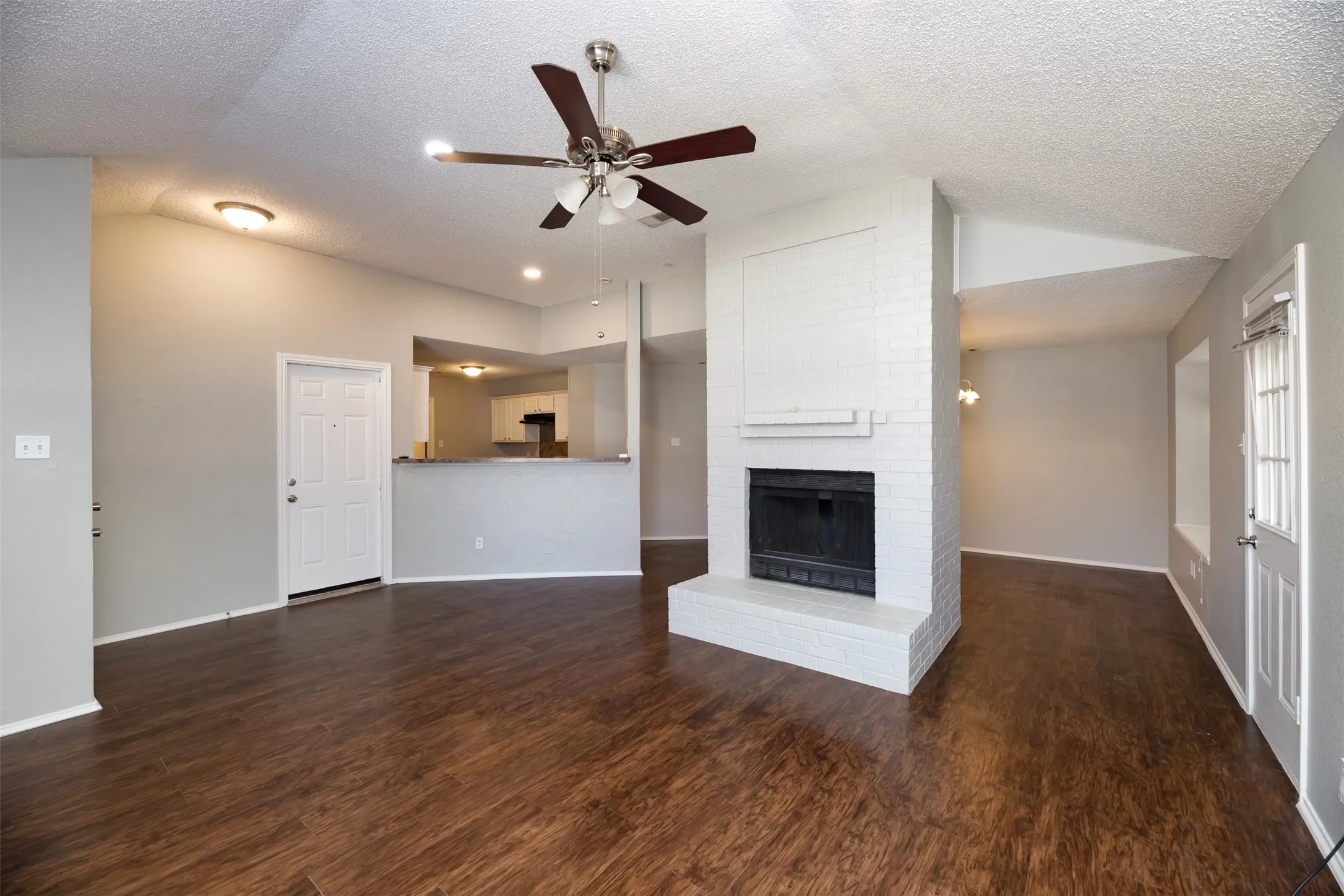 Single Family Residence For Sale in Tarrant County , 200 Caprock Drive, Arlington, Texas 76018, 3 Bedroom, 2 Bathroom, 2 Garage spaces, 1,432 Sqft, built in 1986, mls#21312147, Real Estate Agent in Arlington, Homes For Sale in Tarrant county, Homes For Sale in Arlington, Realtor in Arlington Texas, Real Estate Brokerage Independent Realty Texas, Luminita Cordes Realtor
