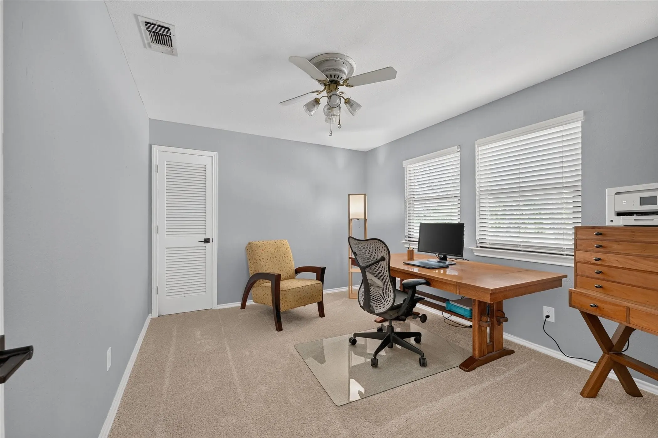 Single Family Residence For Sale in Tarrant County , 2304 Wakeforest Court, Arlington, Texas 76012, 4 Bedroom, 5 Bathroom, 3 Garage spaces, 3,629 Sqft, built in 1976, mls#21311474, Real Estate Agent in Arlington, Homes For Sale in Tarrant county, Homes For Sale in Arlington, Realtor in Arlington Texas, Real Estate Brokerage Independent Realty Texas, Luminita Cordes Realtor