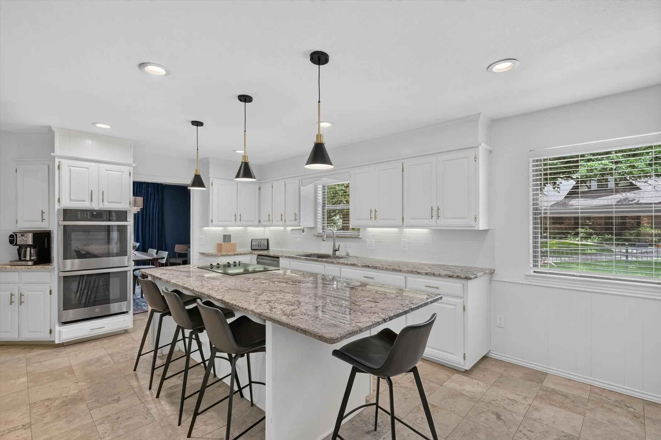 Single Family Residence For Sale in Tarrant County , 2304 Wakeforest Court, Arlington, Texas 76012, 4 Bedroom, 5 Bathroom, 3 Garage spaces, 3,629 Sqft, built in 1976, mls#21311474, Real Estate Agent in Arlington, Homes For Sale in Tarrant county, Homes For Sale in Arlington, Realtor in Arlington Texas, Real Estate Brokerage Independent Realty Texas, Luminita Cordes Realtor