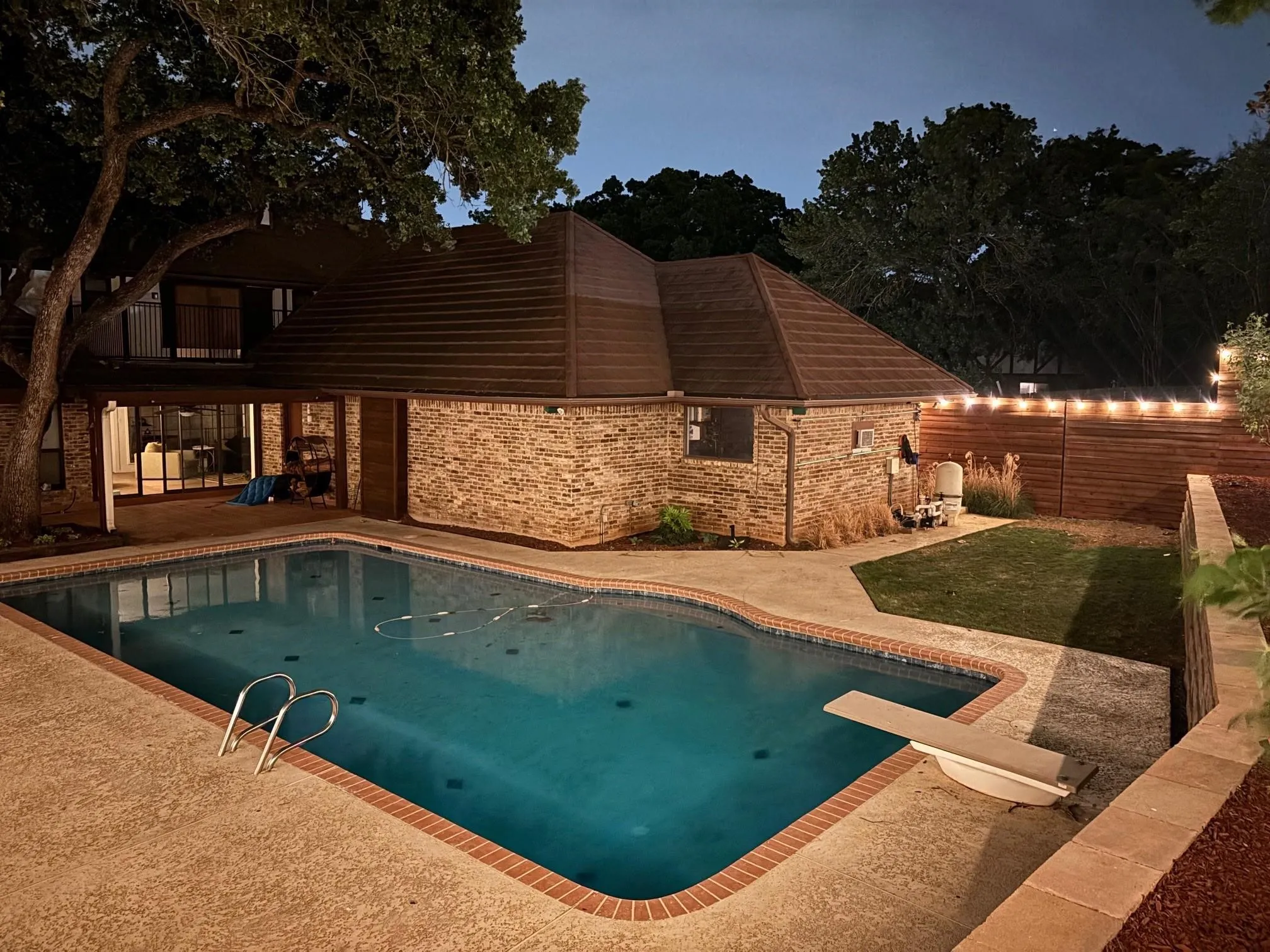 Single Family Residence For Sale in Tarrant County , 2304 Wakeforest Court, Arlington, Texas 76012, 4 Bedroom, 5 Bathroom, 3 Garage spaces, 3,629 Sqft, built in 1976, mls#21311474, Real Estate Agent in Arlington, Homes For Sale in Tarrant county, Homes For Sale in Arlington, Realtor in Arlington Texas, Real Estate Brokerage Independent Realty Texas, Luminita Cordes Realtor