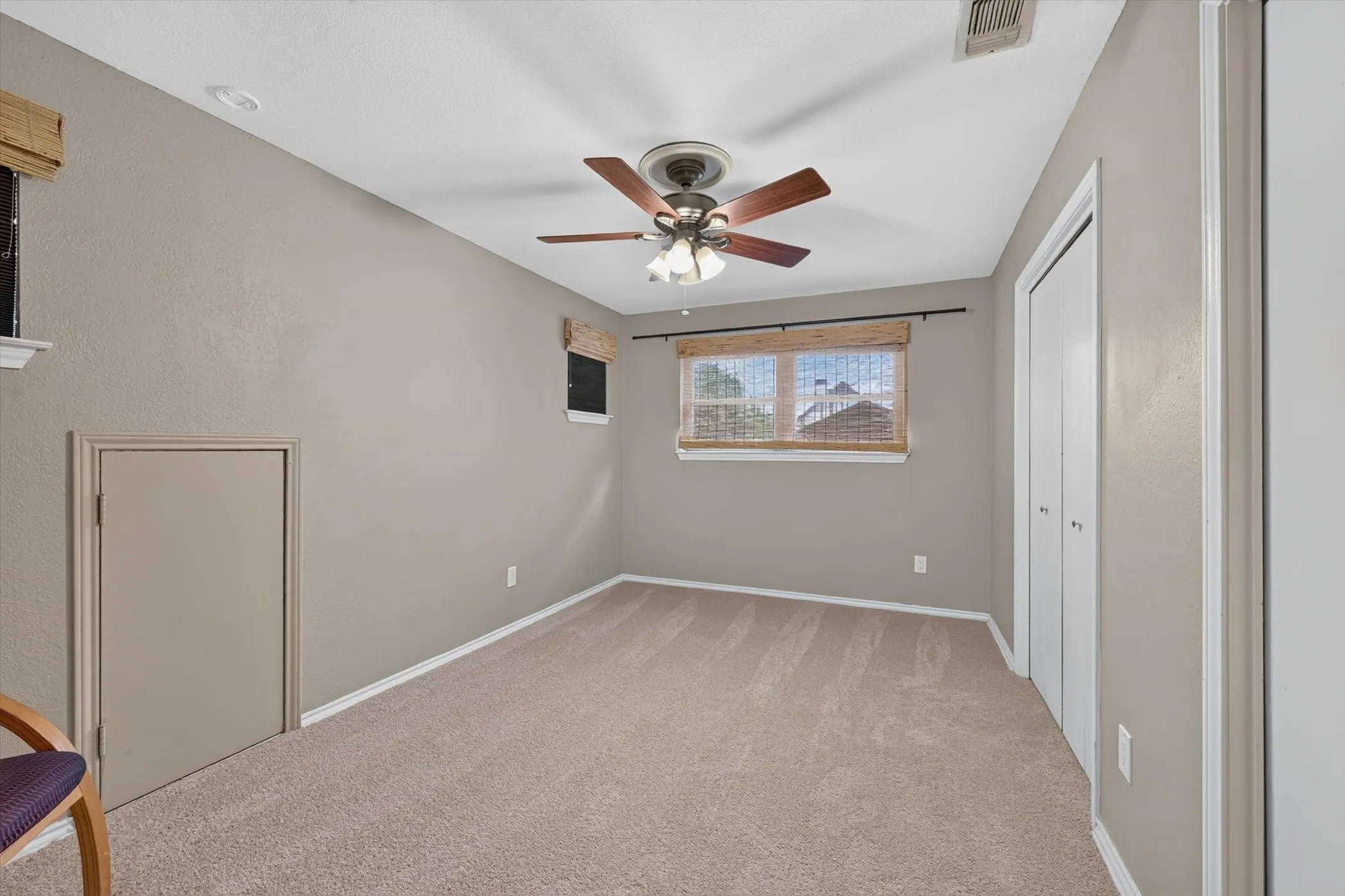 Single Family Residence For Sale in Tarrant County , 2304 Wakeforest Court, Arlington, Texas 76012, 4 Bedroom, 5 Bathroom, 3 Garage spaces, 3,629 Sqft, built in 1976, mls#21311474, Real Estate Agent in Arlington, Homes For Sale in Tarrant county, Homes For Sale in Arlington, Realtor in Arlington Texas, Real Estate Brokerage Independent Realty Texas, Luminita Cordes Realtor