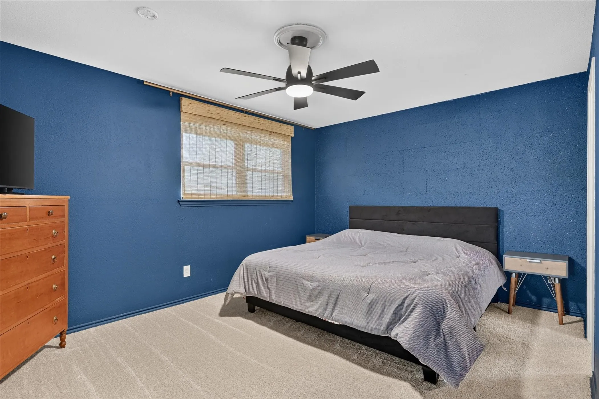 Single Family Residence For Sale in Tarrant County , 2304 Wakeforest Court, Arlington, Texas 76012, 4 Bedroom, 5 Bathroom, 3 Garage spaces, 3,629 Sqft, built in 1976, mls#21311474, Real Estate Agent in Arlington, Homes For Sale in Tarrant county, Homes For Sale in Arlington, Realtor in Arlington Texas, Real Estate Brokerage Independent Realty Texas, Luminita Cordes Realtor