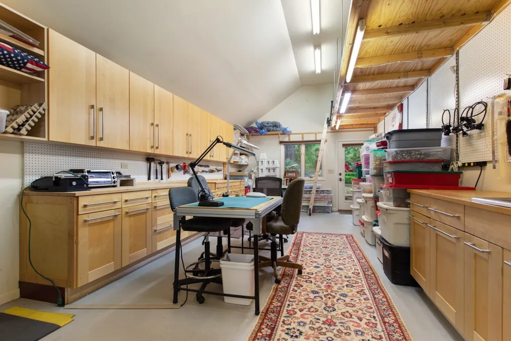 Single Family Residence For Sale in Smith County , 1513 Lake Park Circle, Hideaway, Texas 75771, 3 Bedroom, 4 Bathroom, 2 Garage spaces, 5,338 Sqft, built in 1979, mls#21312165, Real Estate Agent in Hideaway, Homes For Sale in Smith county, Homes For Sale in Hideaway, Realtor in Hideaway Texas, Real Estate Brokerage Independent Realty Texas, Luminita Cordes Realtor